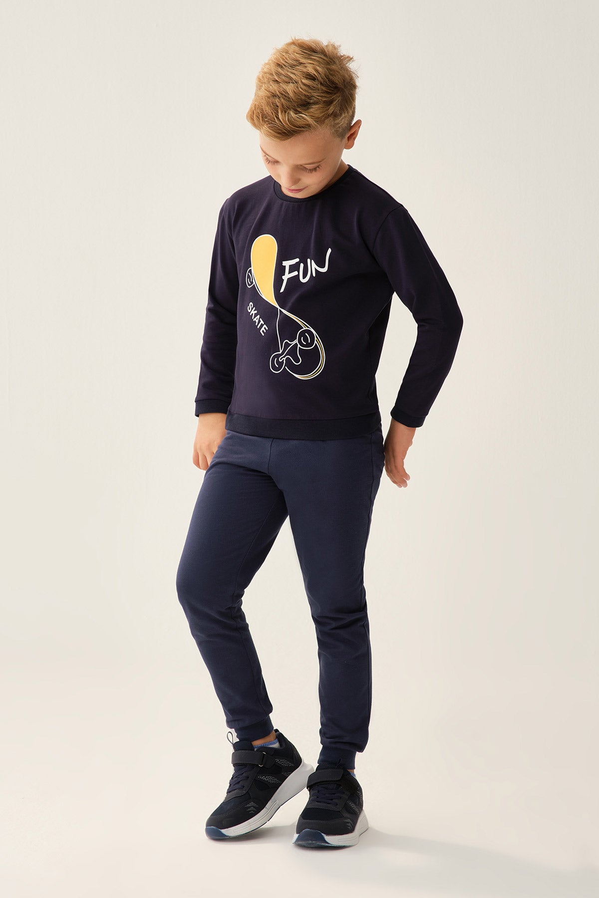 NAVY SWEATSHIRT
