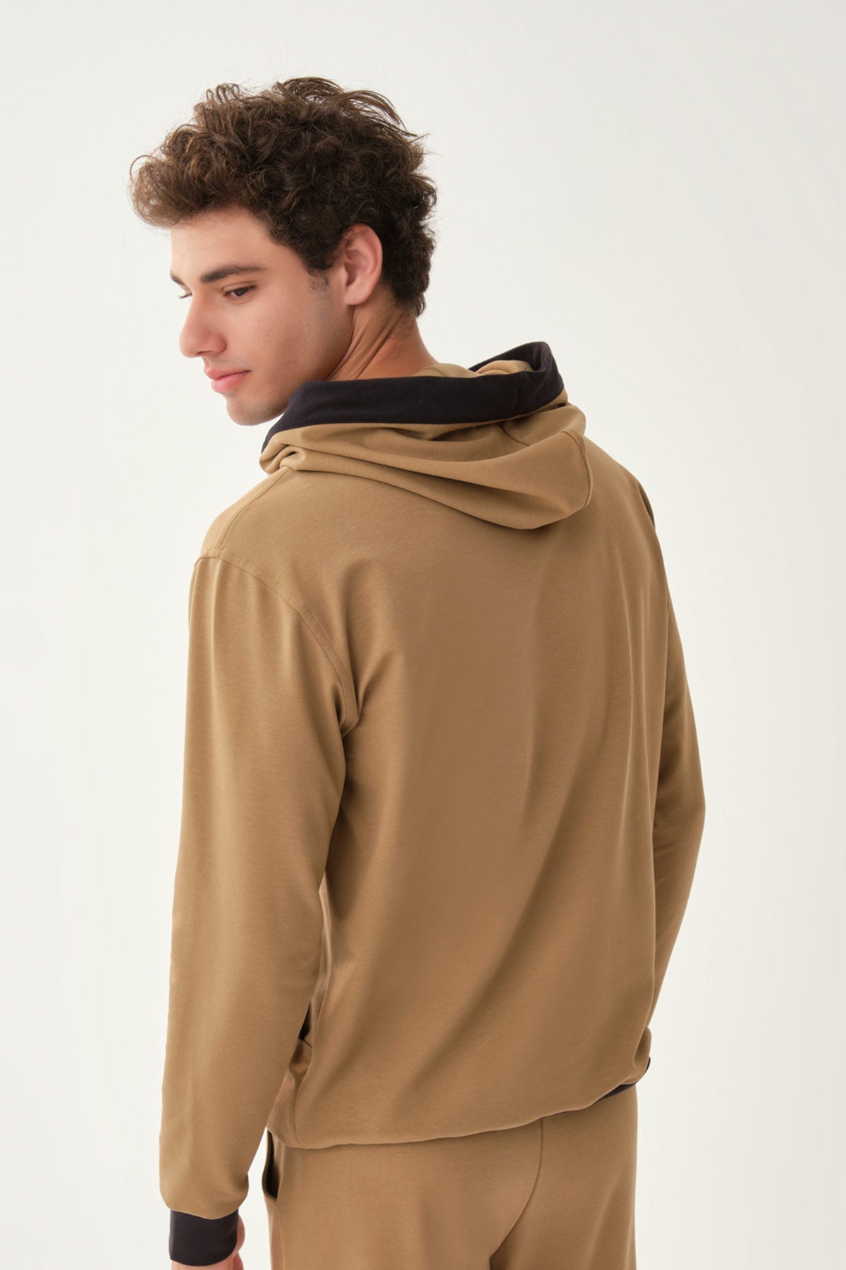 LIGHT BROWN SWEATSHIRT