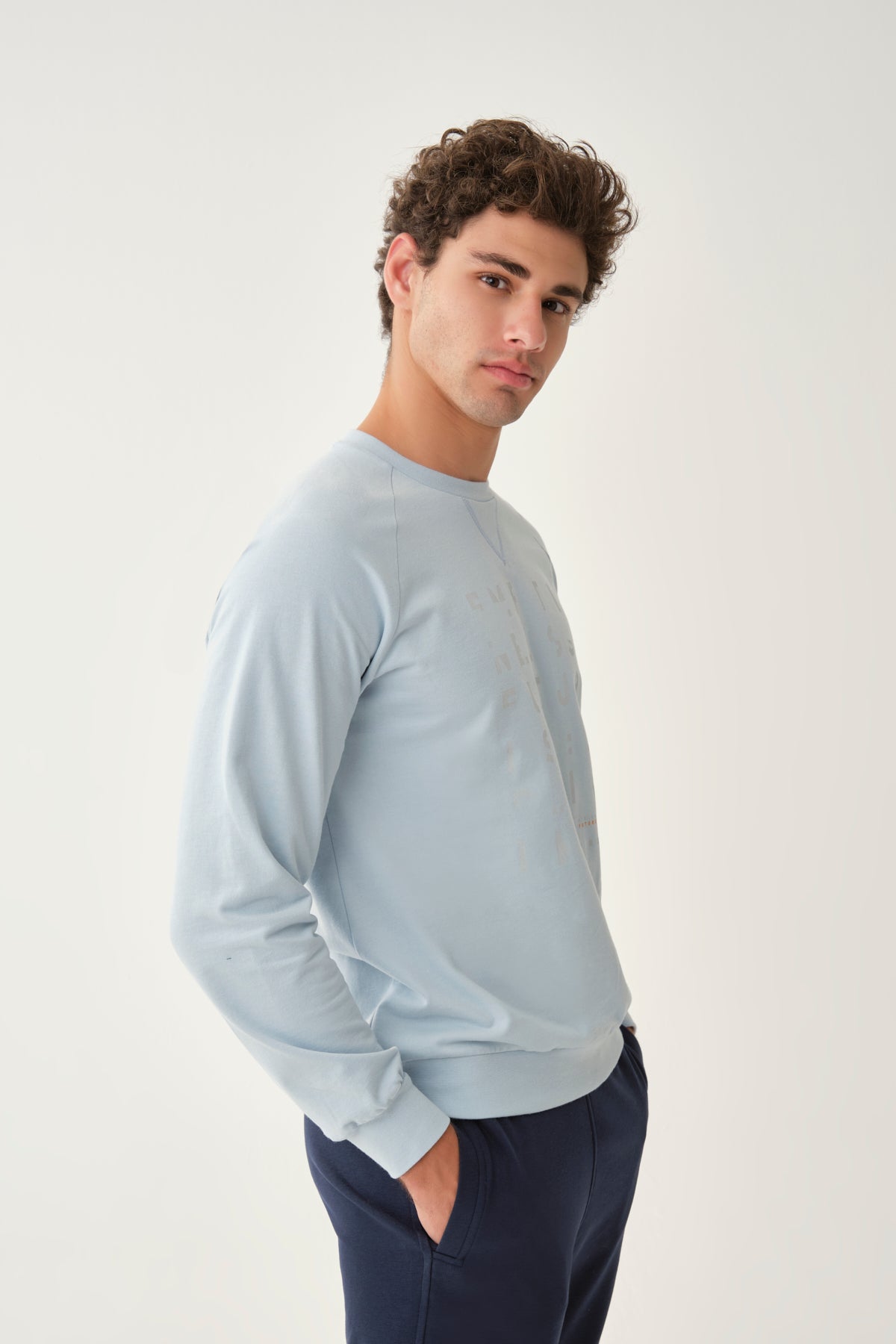LIGHT BLUE SWEATSHIRT