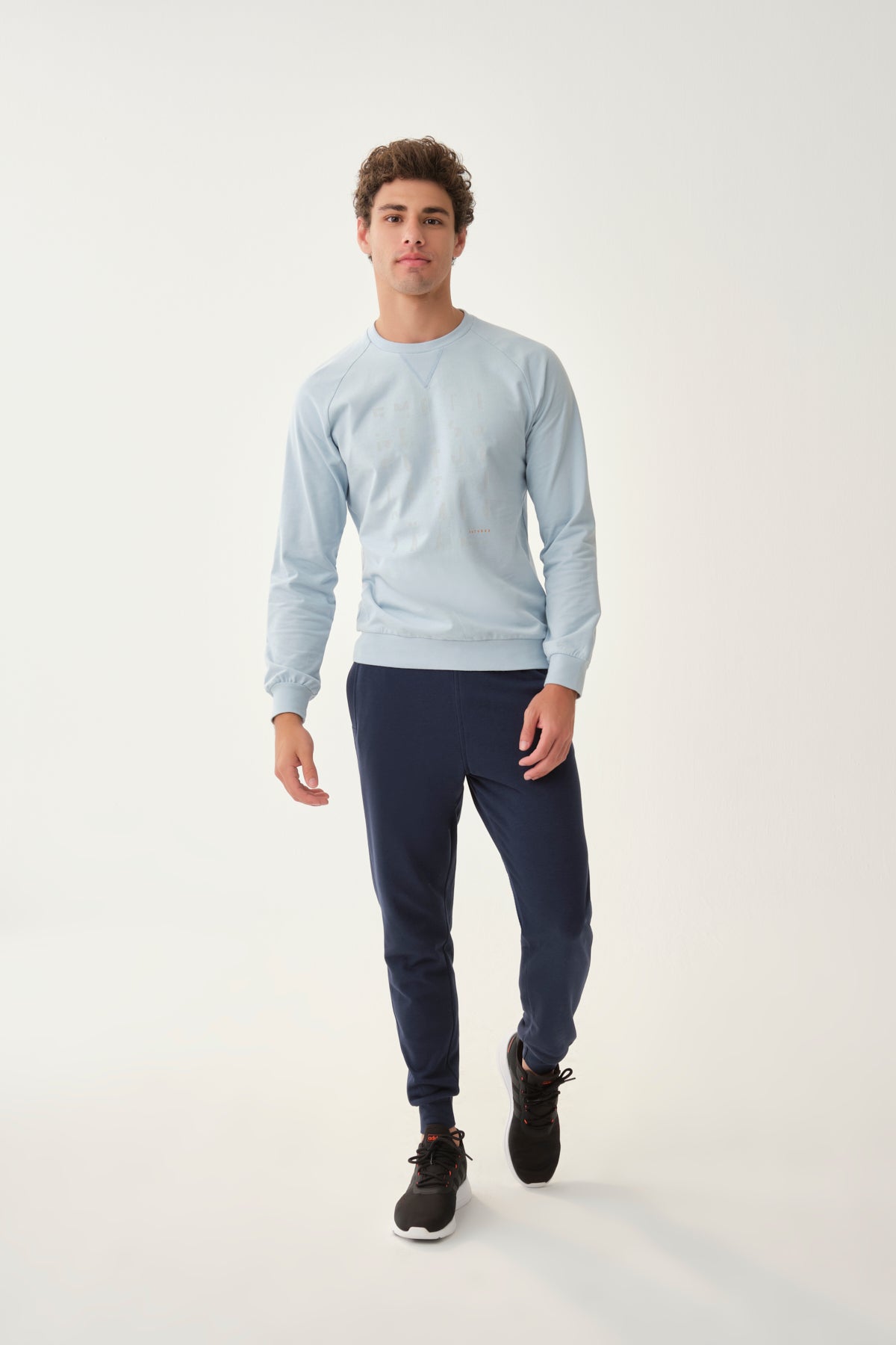 LIGHT BLUE SWEATSHIRT