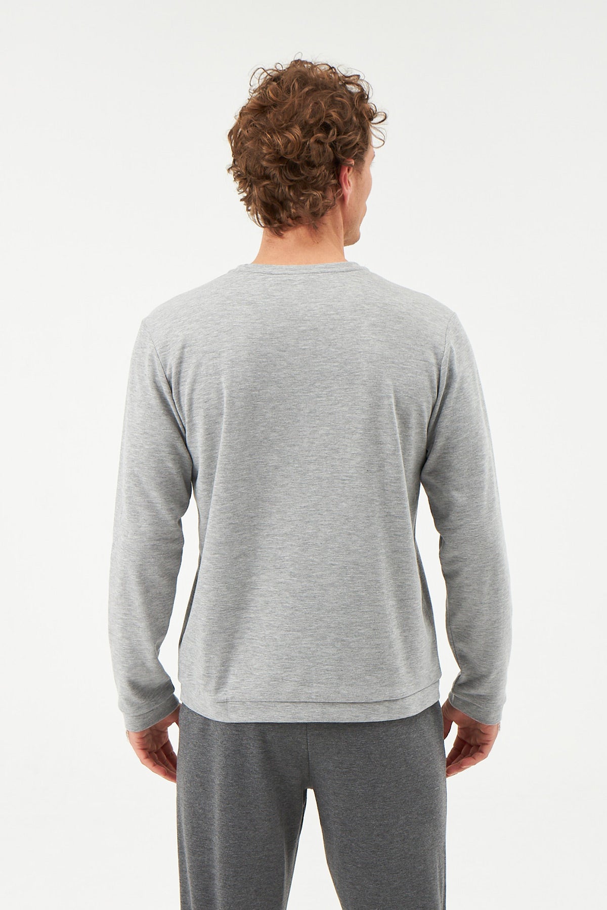 GREY SWEATSHIRT