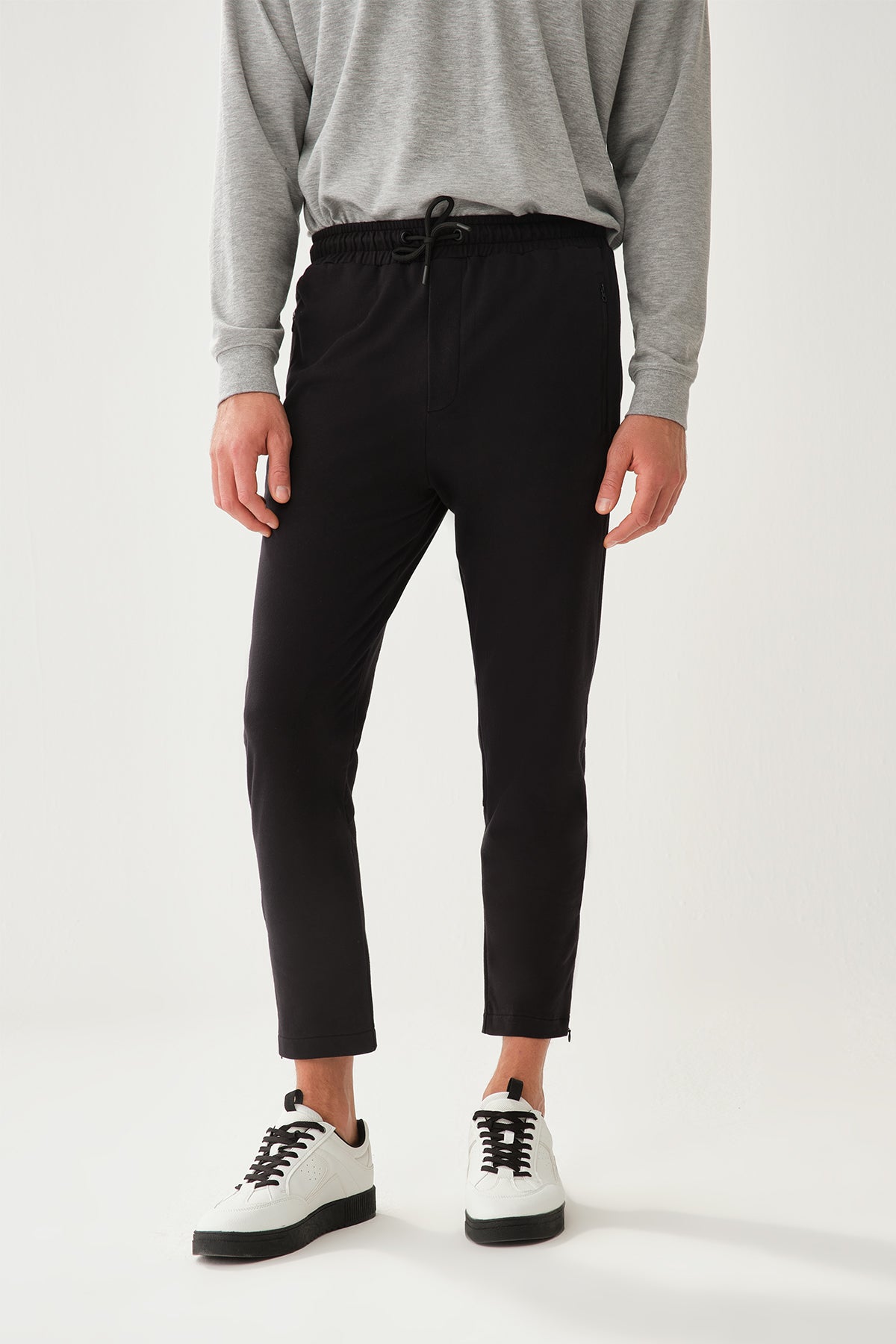BLACK TRACKSUIT BOTTOM