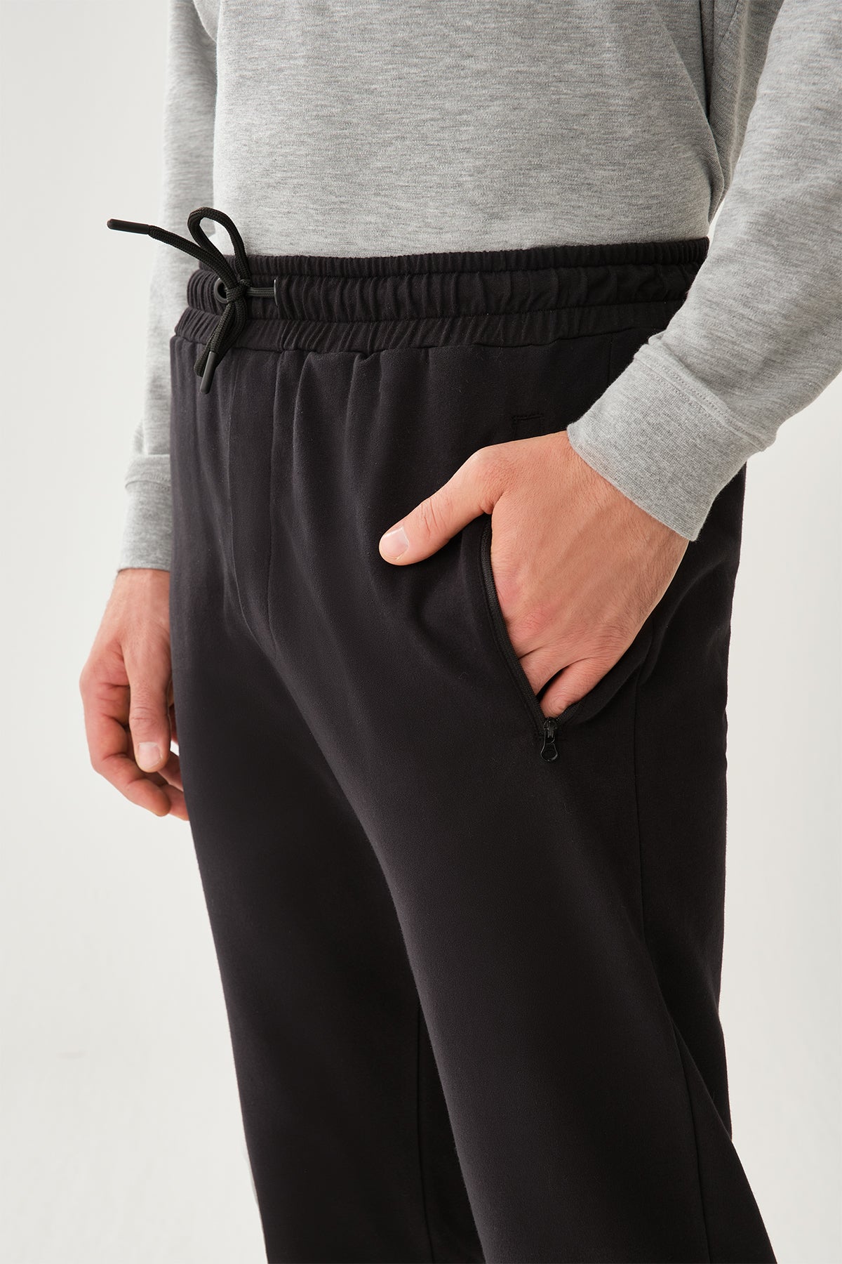 BLACK TRACKSUIT BOTTOM