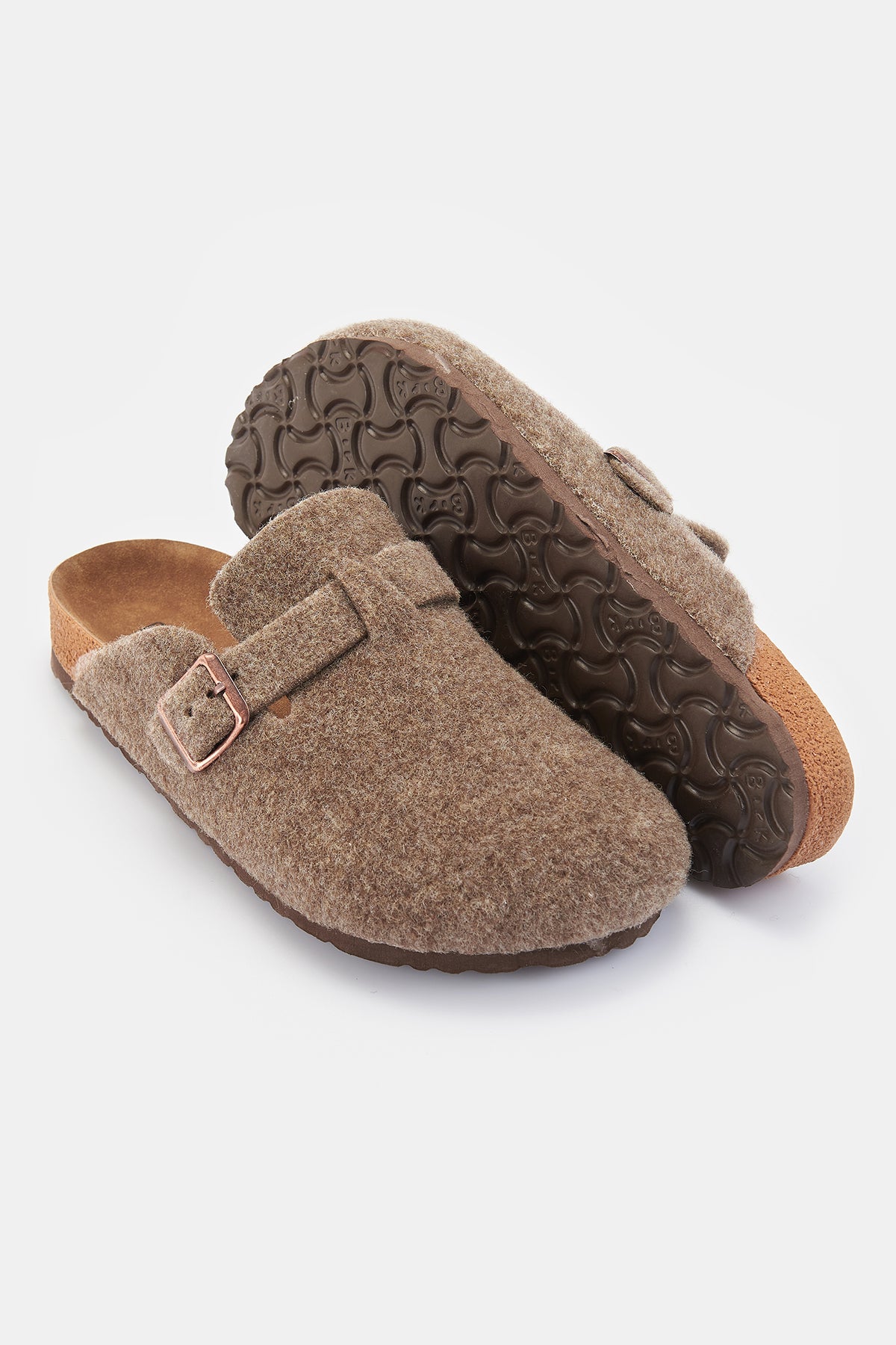 BROWN SLIPPER