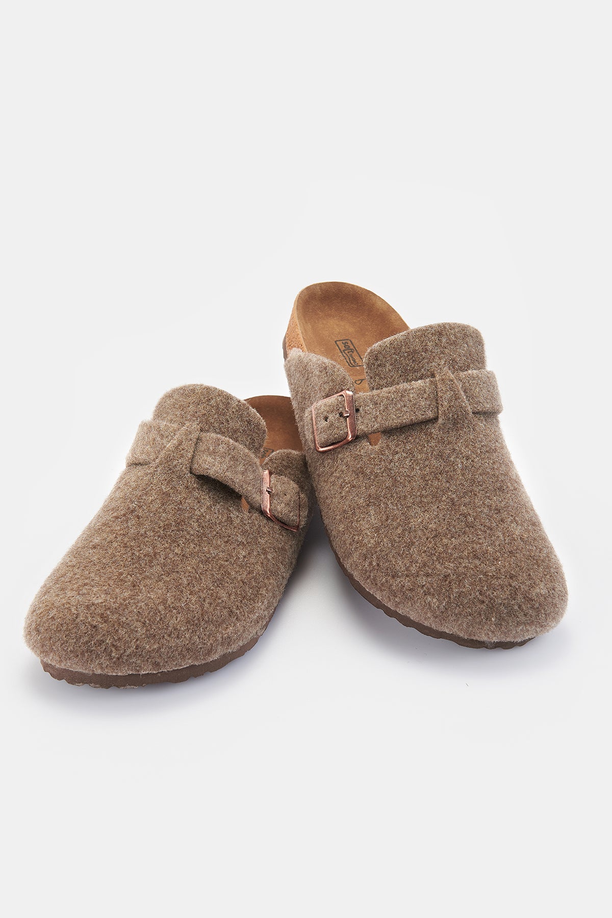 BROWN SLIPPER