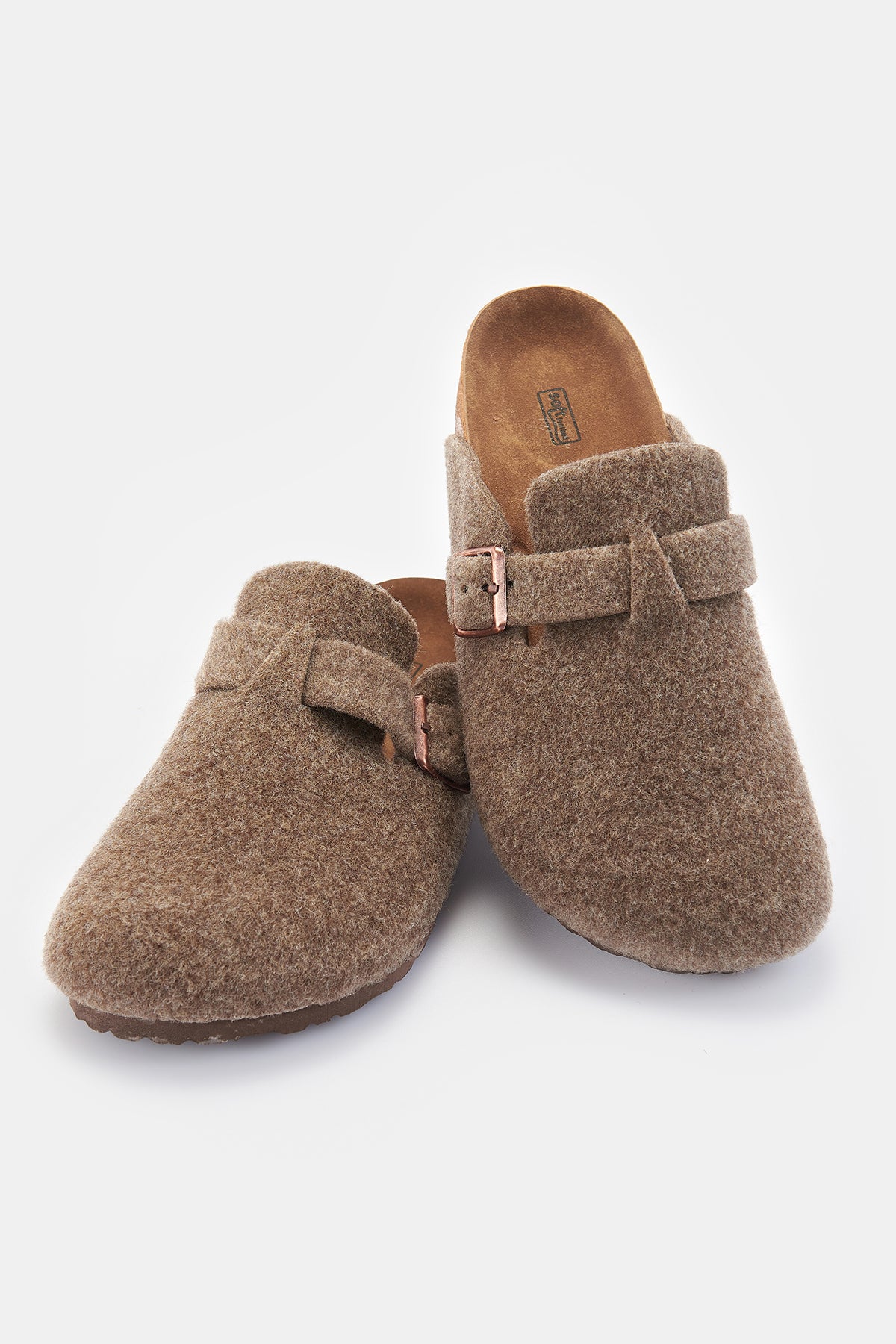 BROWN SLIPPER