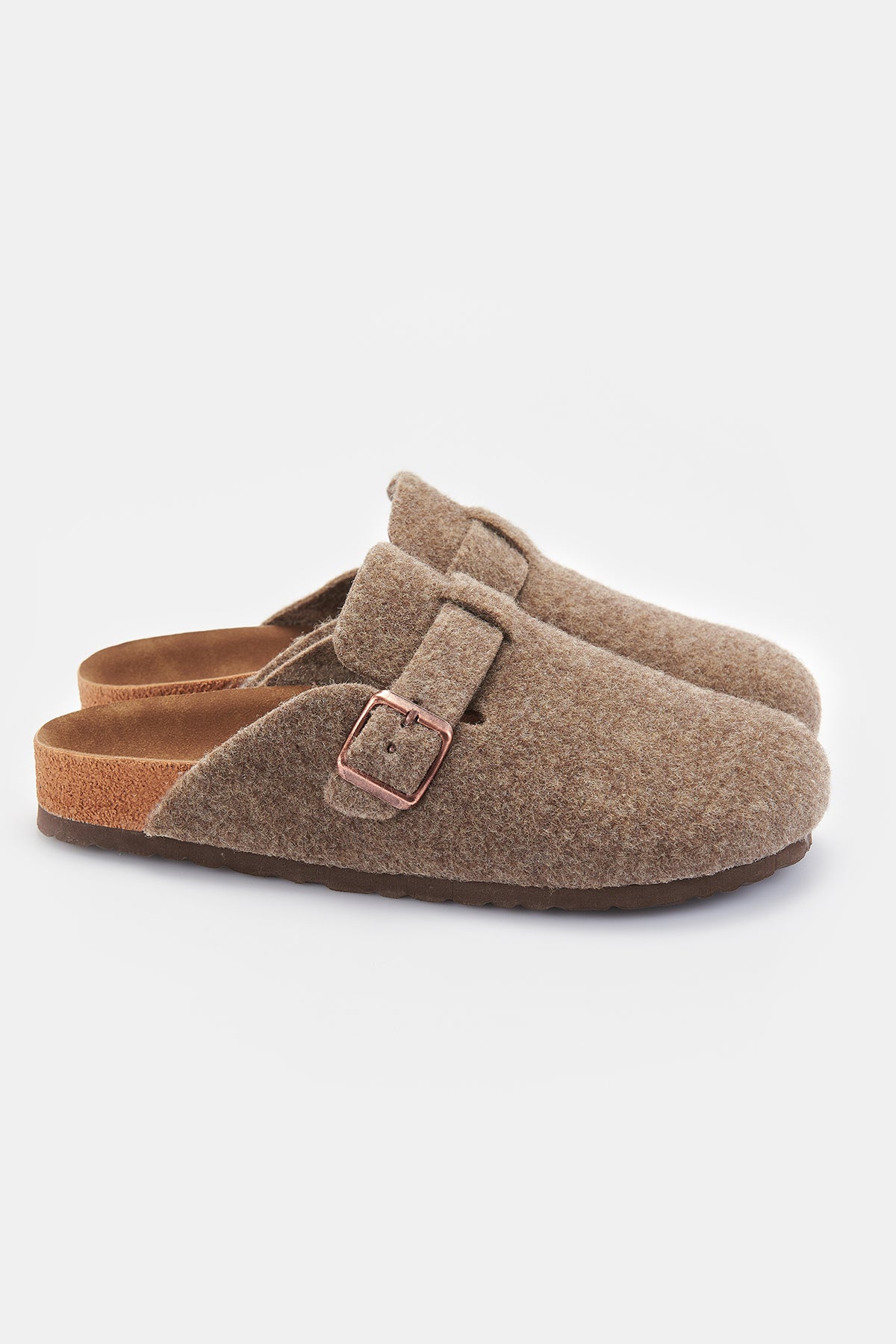 BROWN SLIPPER