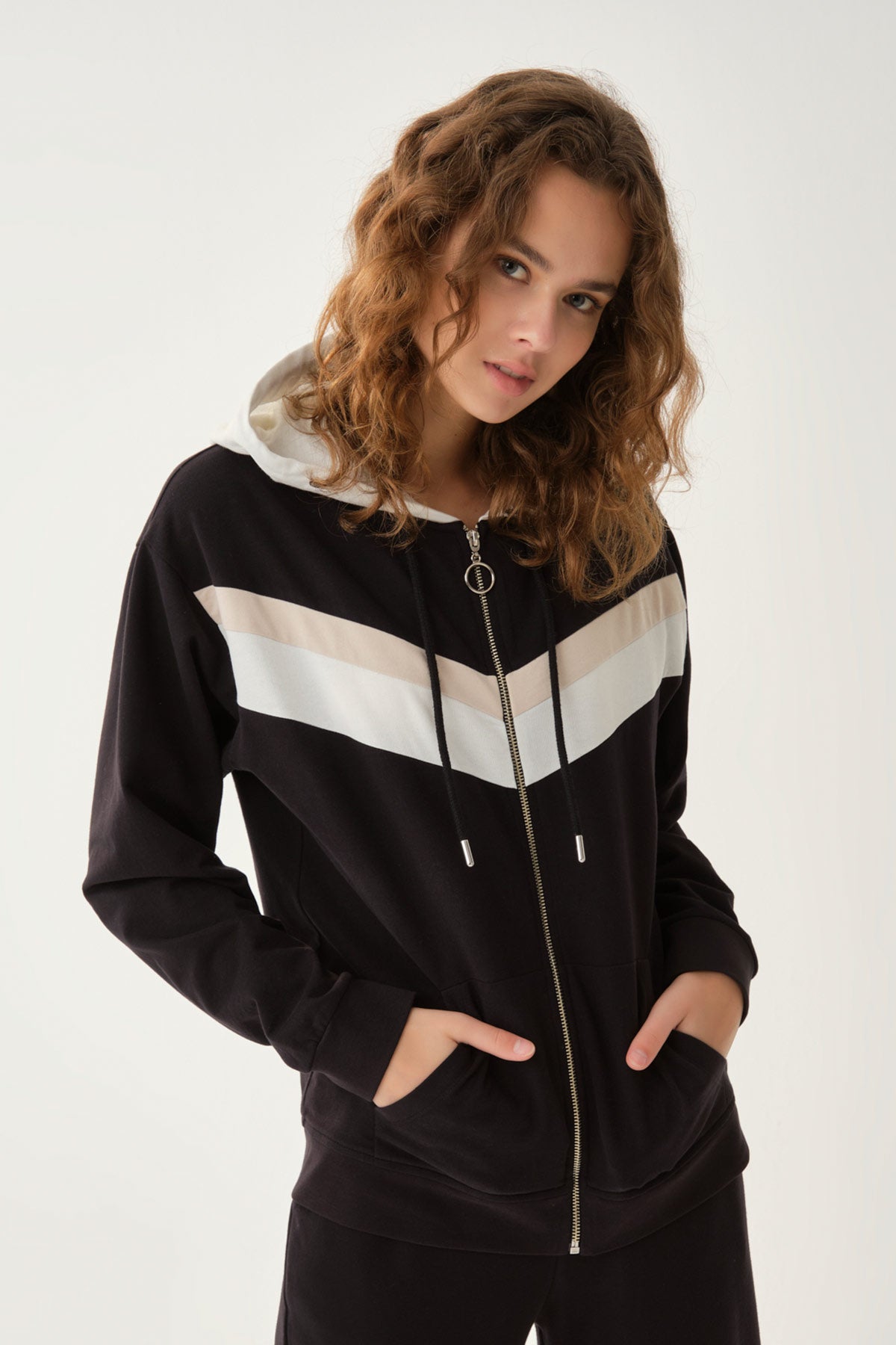 BLACK SWEATSHIRT
