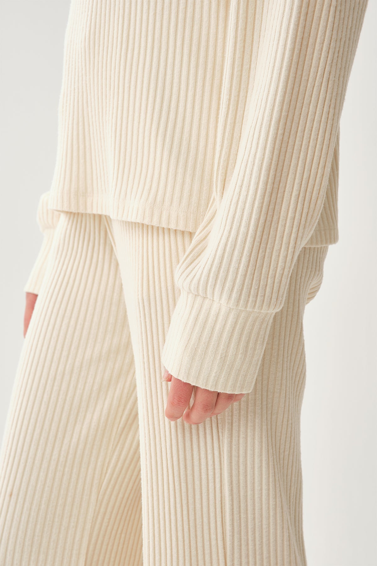 BEIGE SWEATSHIRT