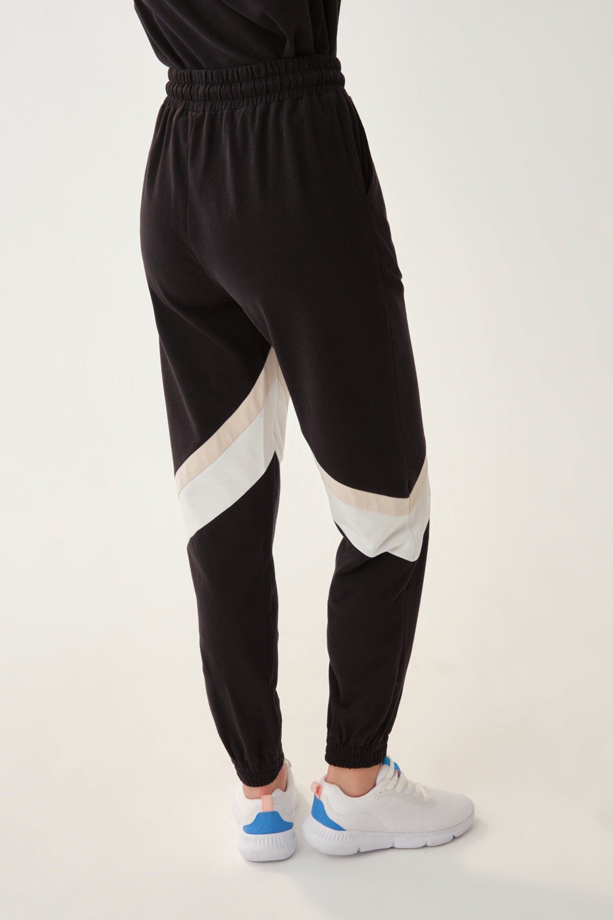 BLACK TRACKSUIT BOTTOM