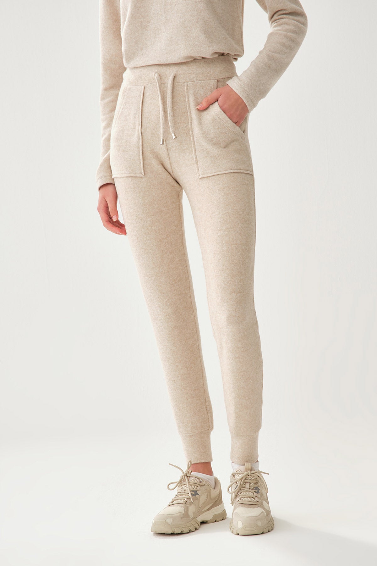 BEIGE TRACKSUIT BOTTOM
