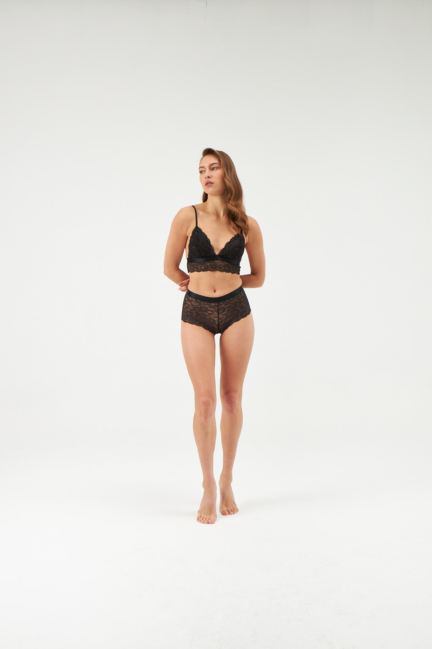 Siyah Balensiz Kapsız Dantelli Sütyen