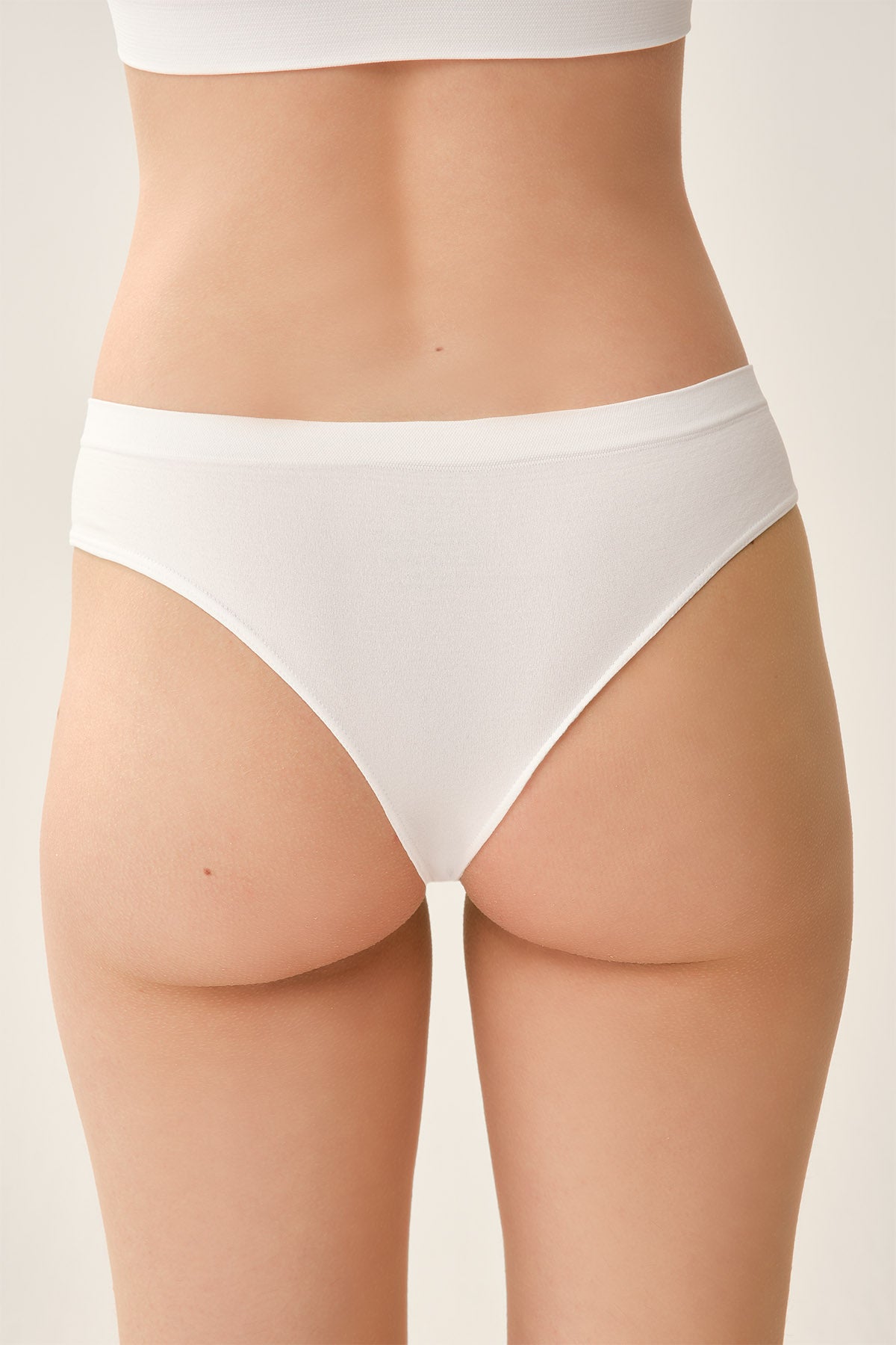 Beyaz Seamless Tanga