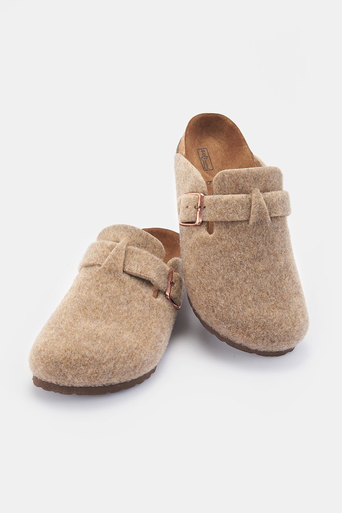 BEIGE SLIPPER