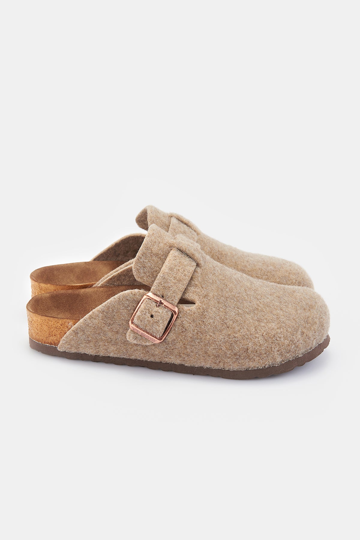 BEIGE SLIPPER