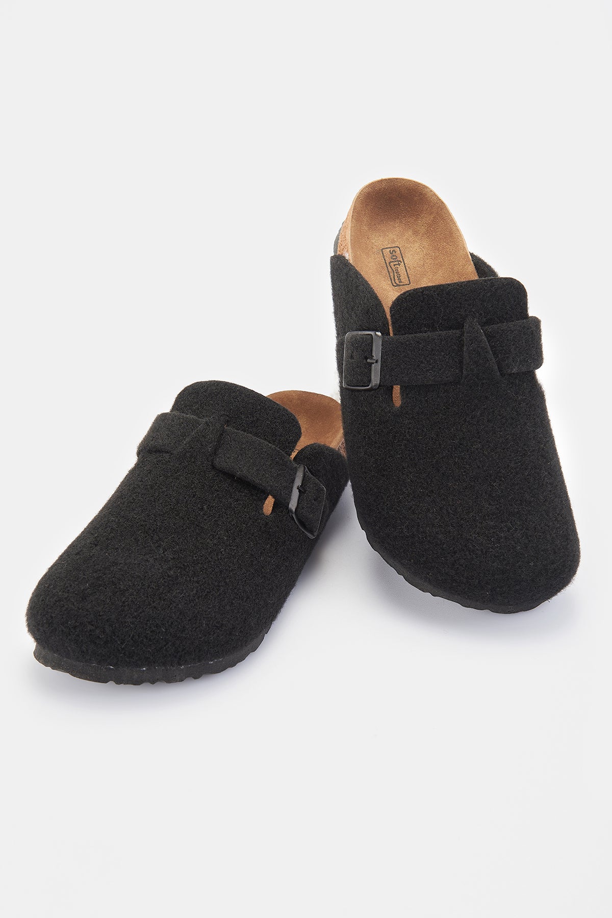 BLACK SLIPPER