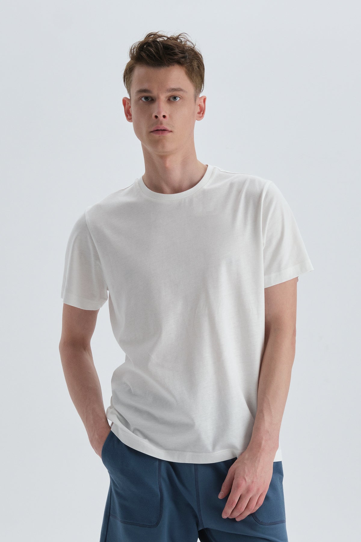 WHITE T-SHIRT