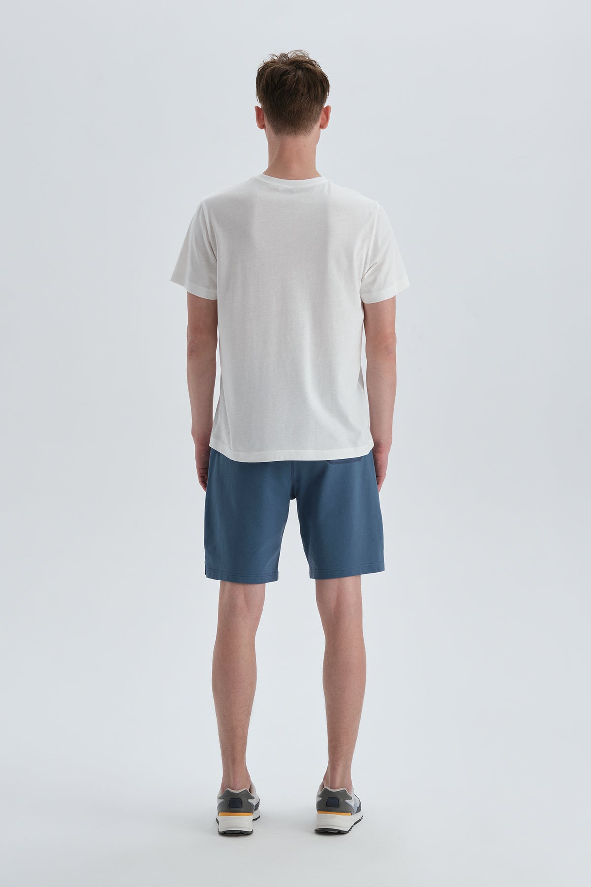 WHITE T-SHIRT