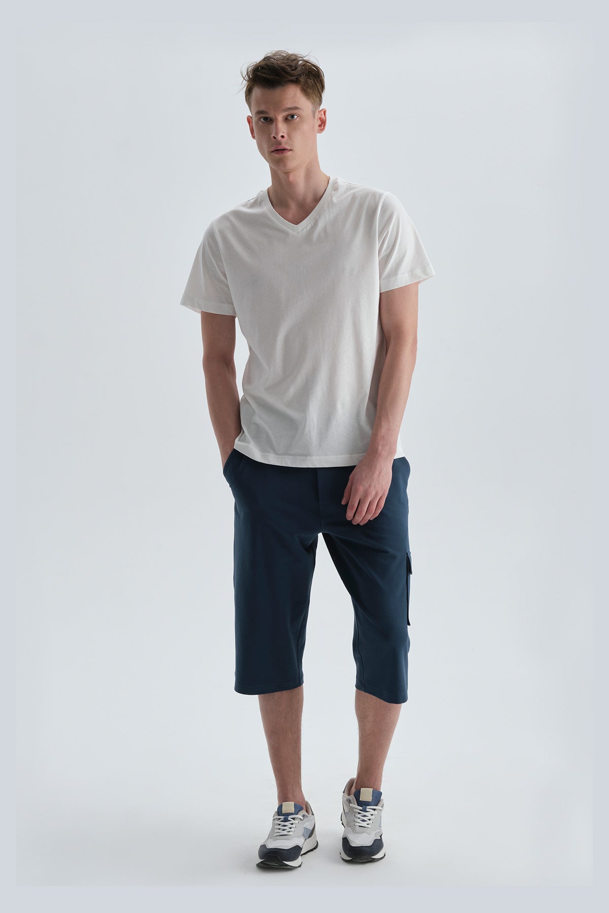 Beyaz Pamuk V Yaka T-Shirt