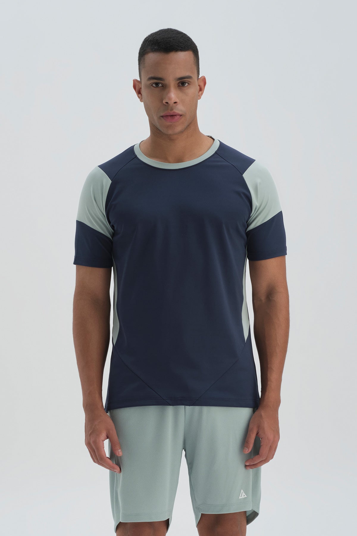 NAVY T-SHIRT