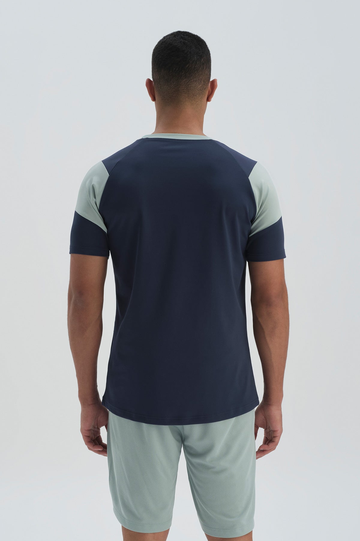 NAVY T-SHIRT