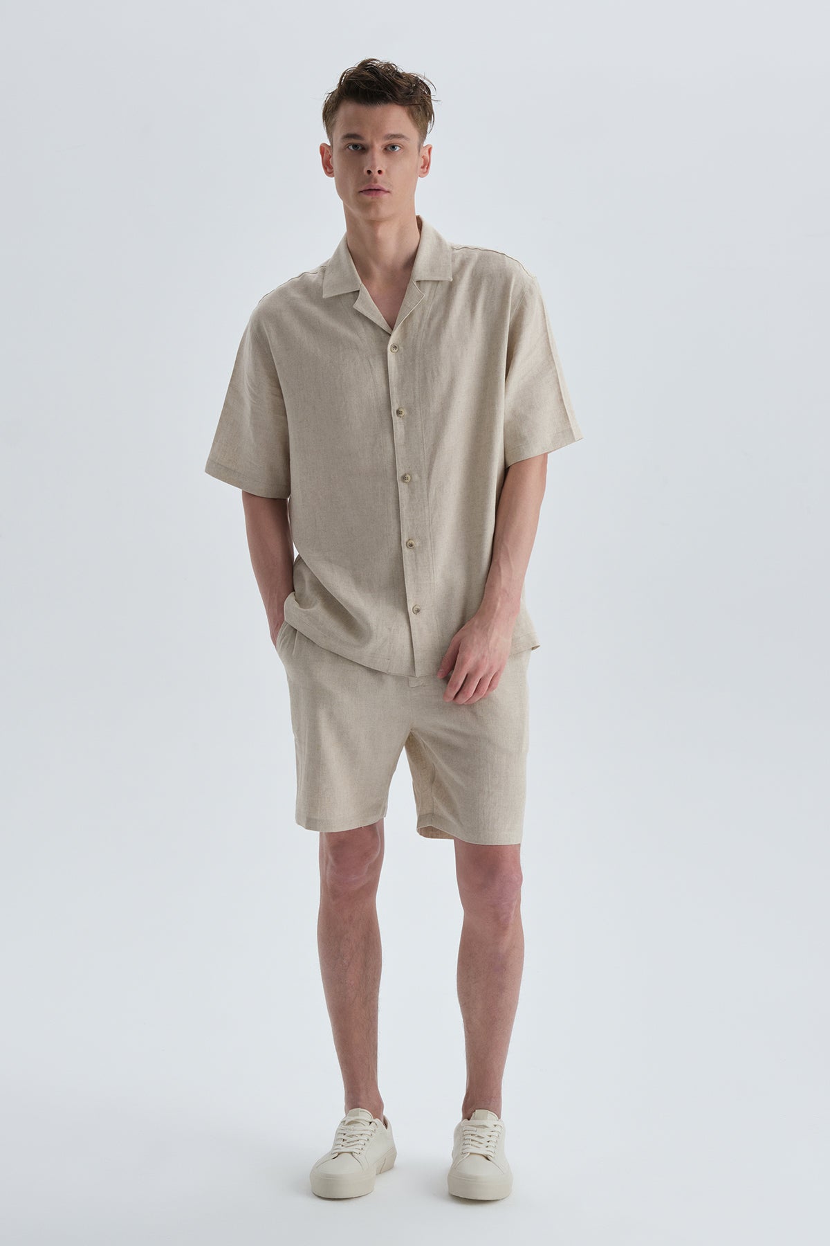 BEIGE SHORT