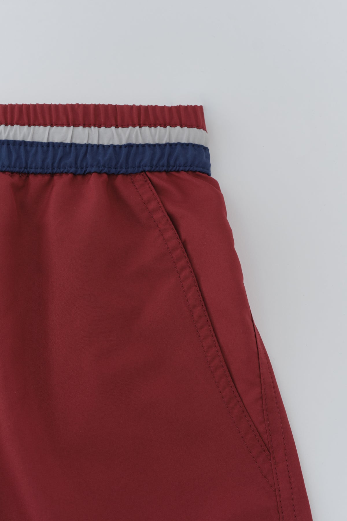 Bordo Micro Kısa Kemeri Parçalı Şort