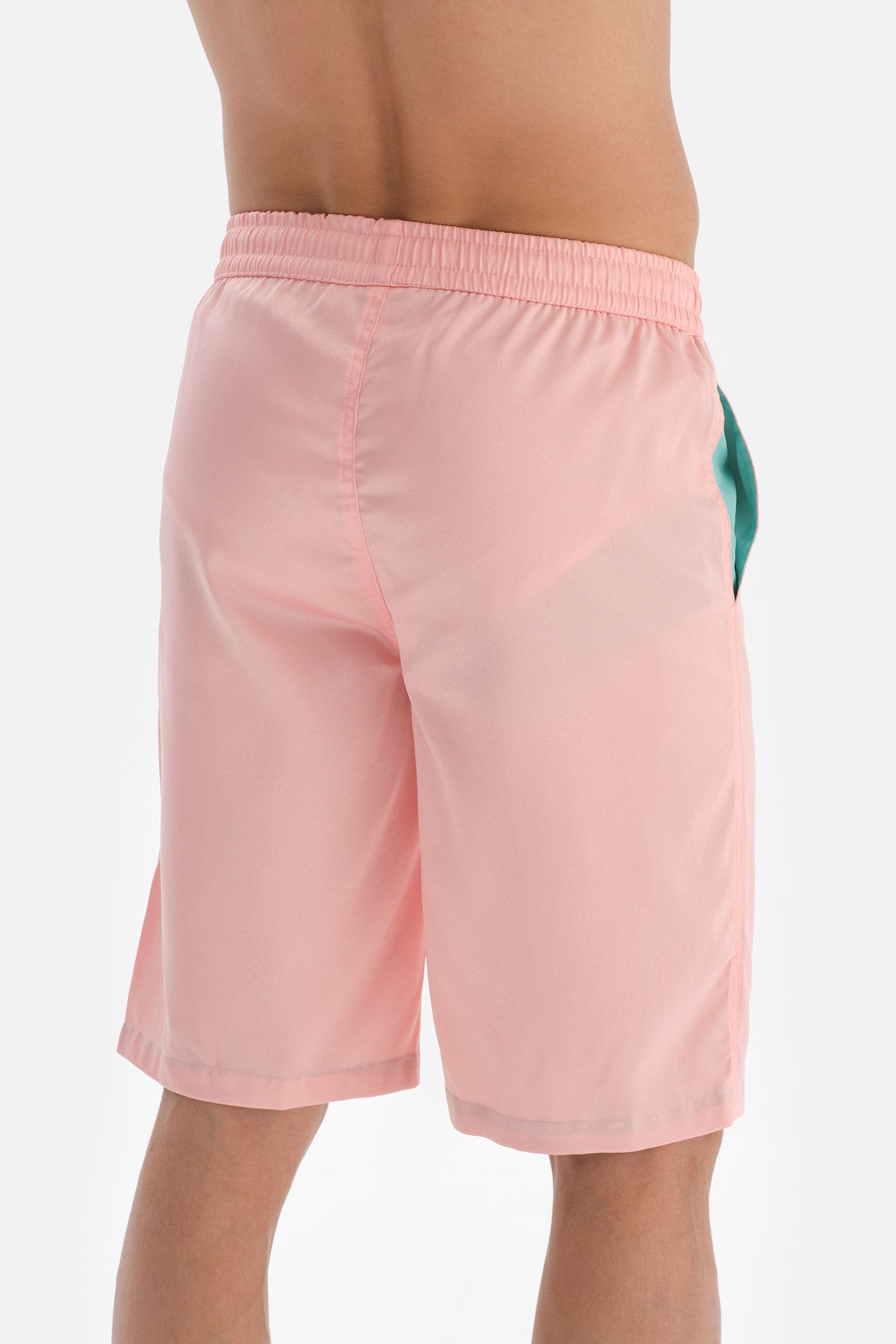 SALMON SHORT