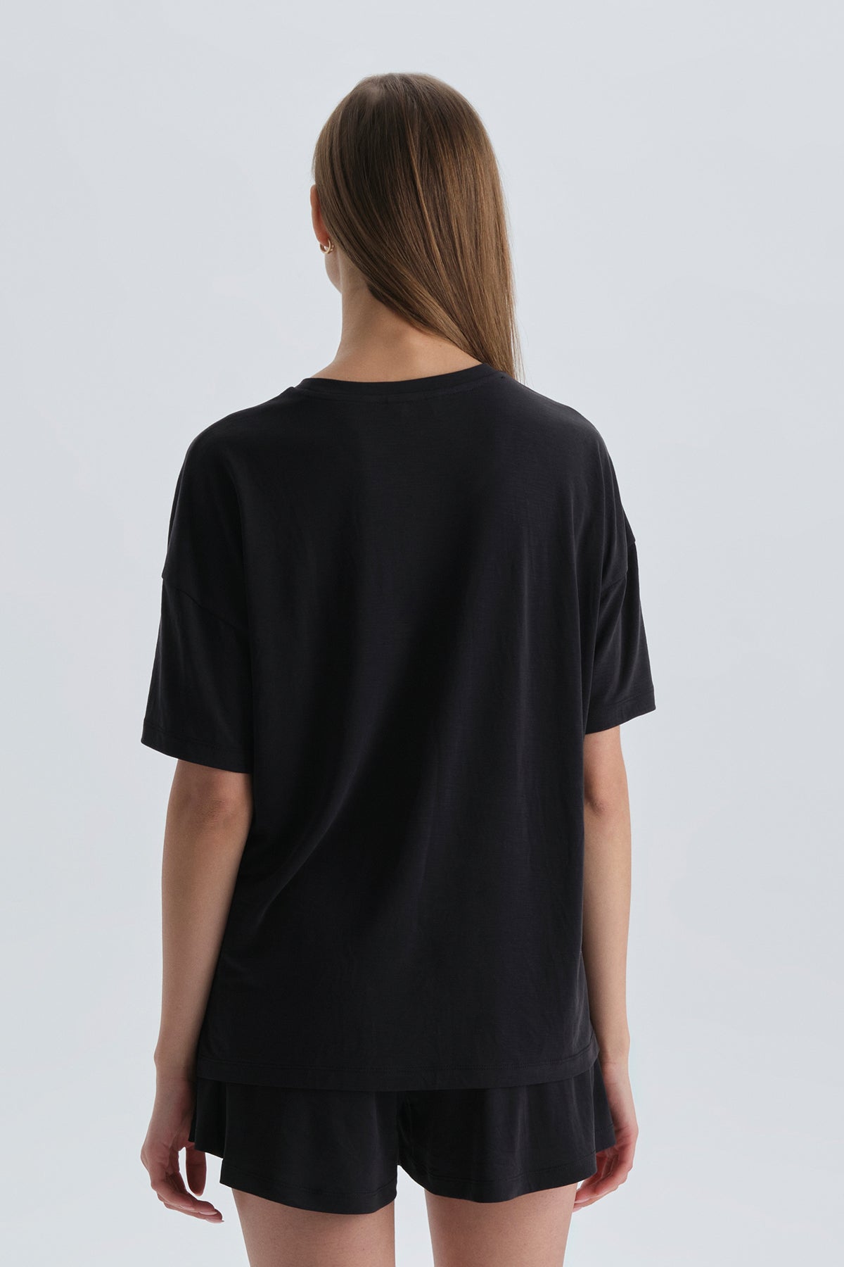 BLACK T-SHIRT