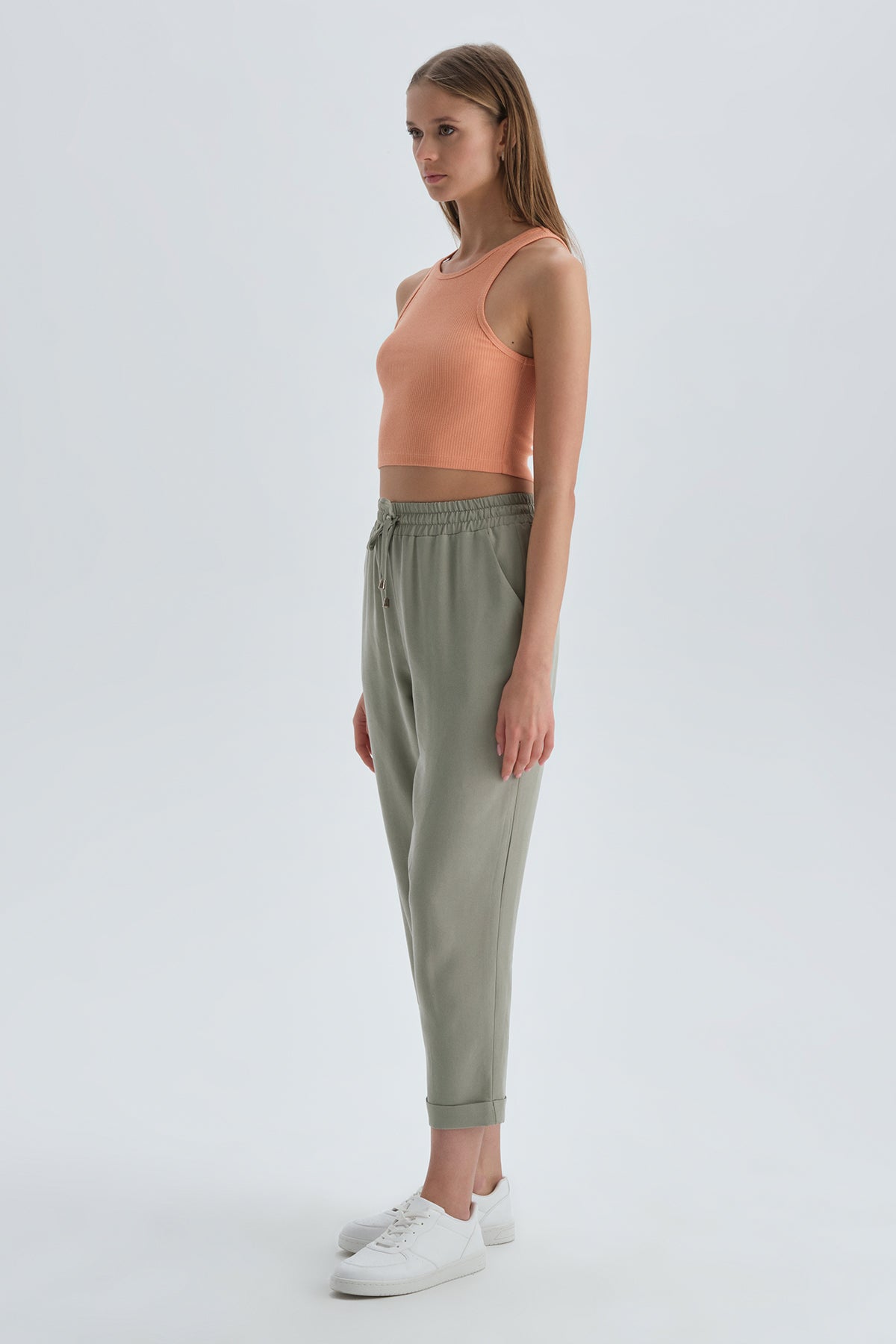 Turuncu Halter Yaka Crop Atlet