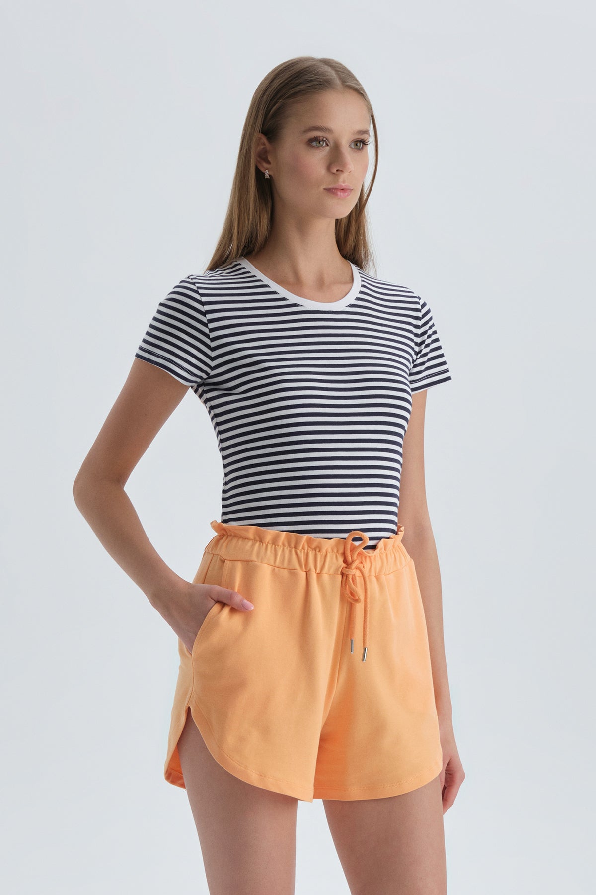 WHITE STRIPED T-SHIRT