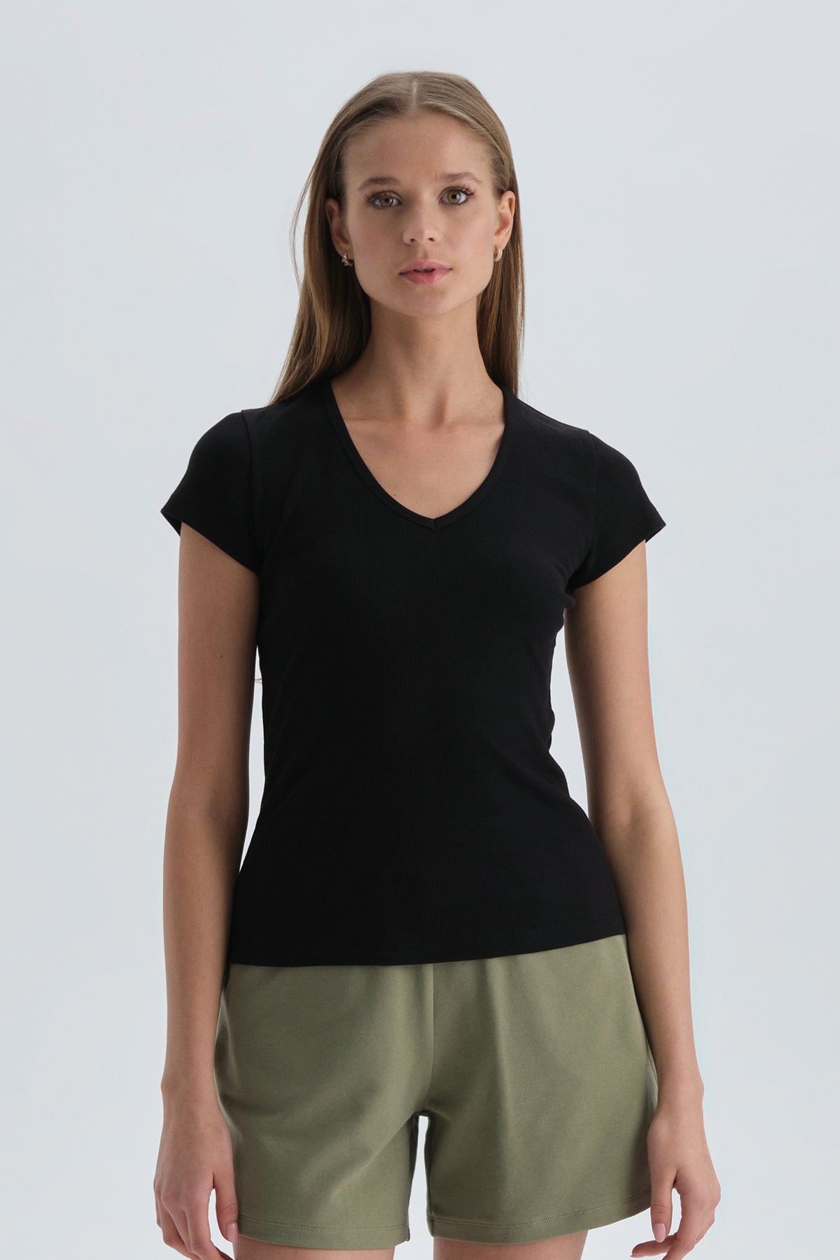 BLACK T-SHIRT