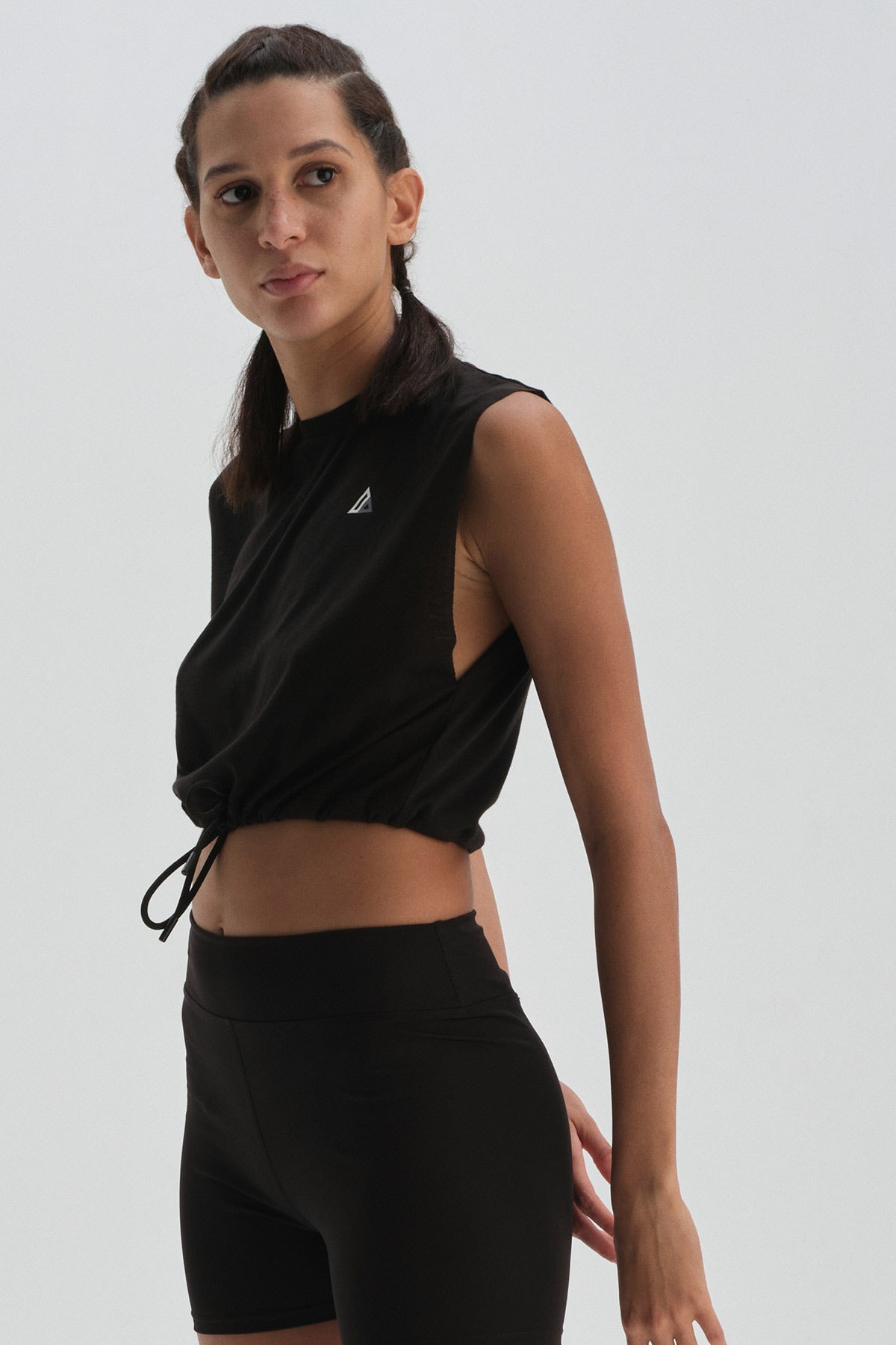 Siyah Dagi Active Crop Atlet