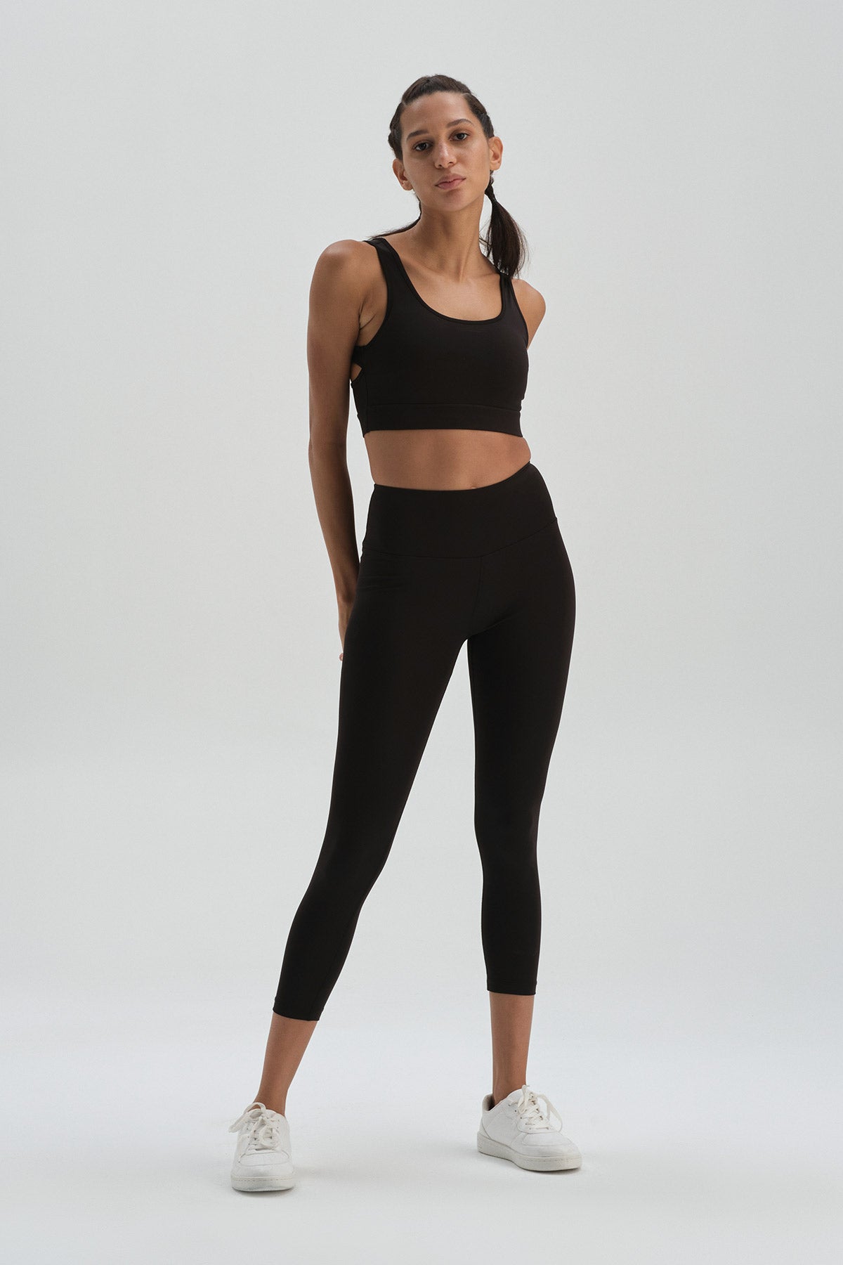 BLACK LEGGINGS
