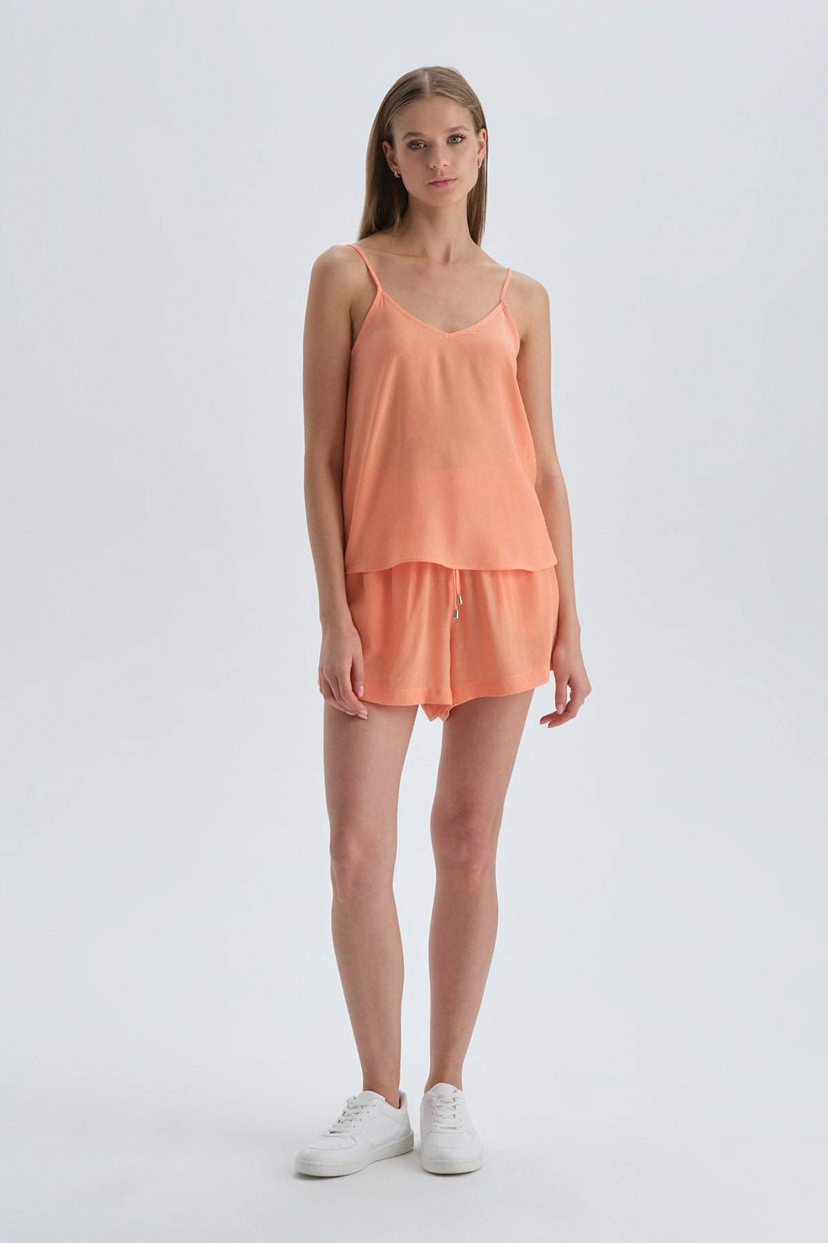 ORANGE SHORT