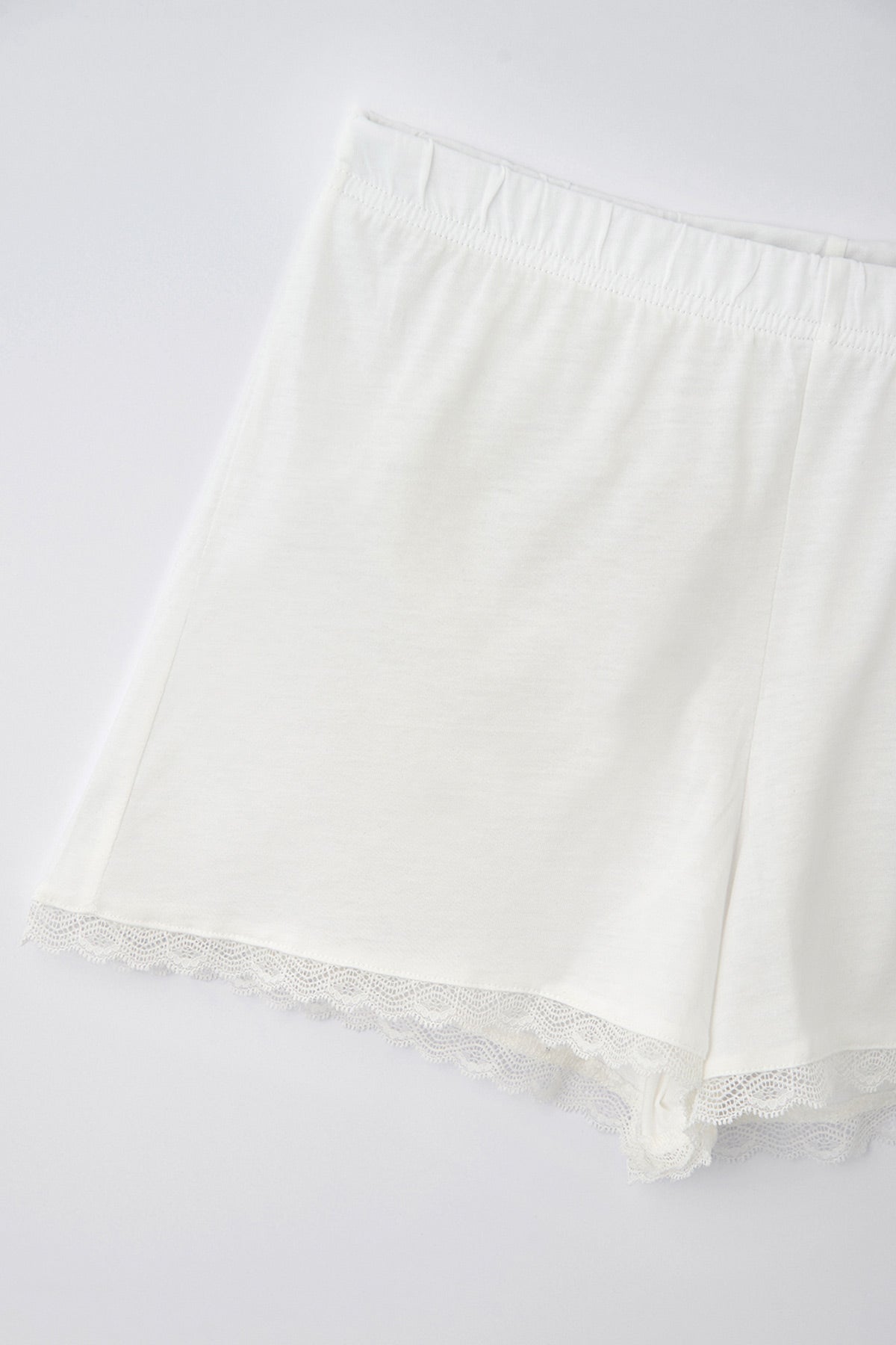 WHITE SHORT