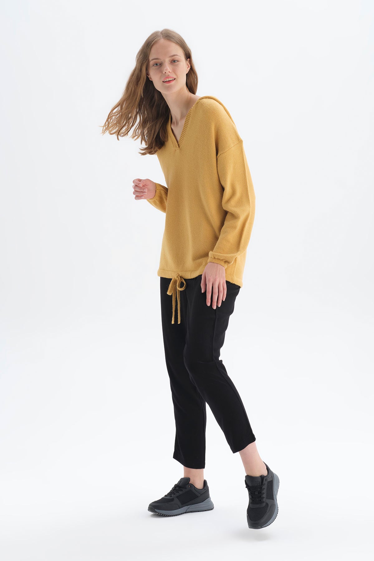 BLACK TROUSERS