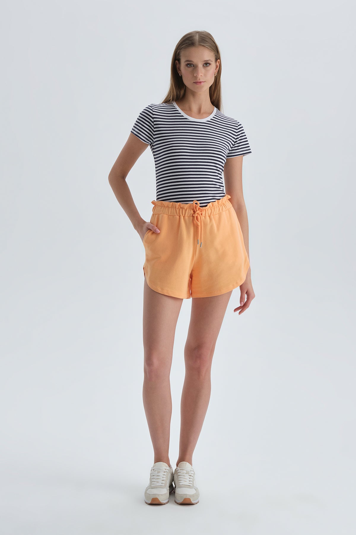 ORANGE SHORT