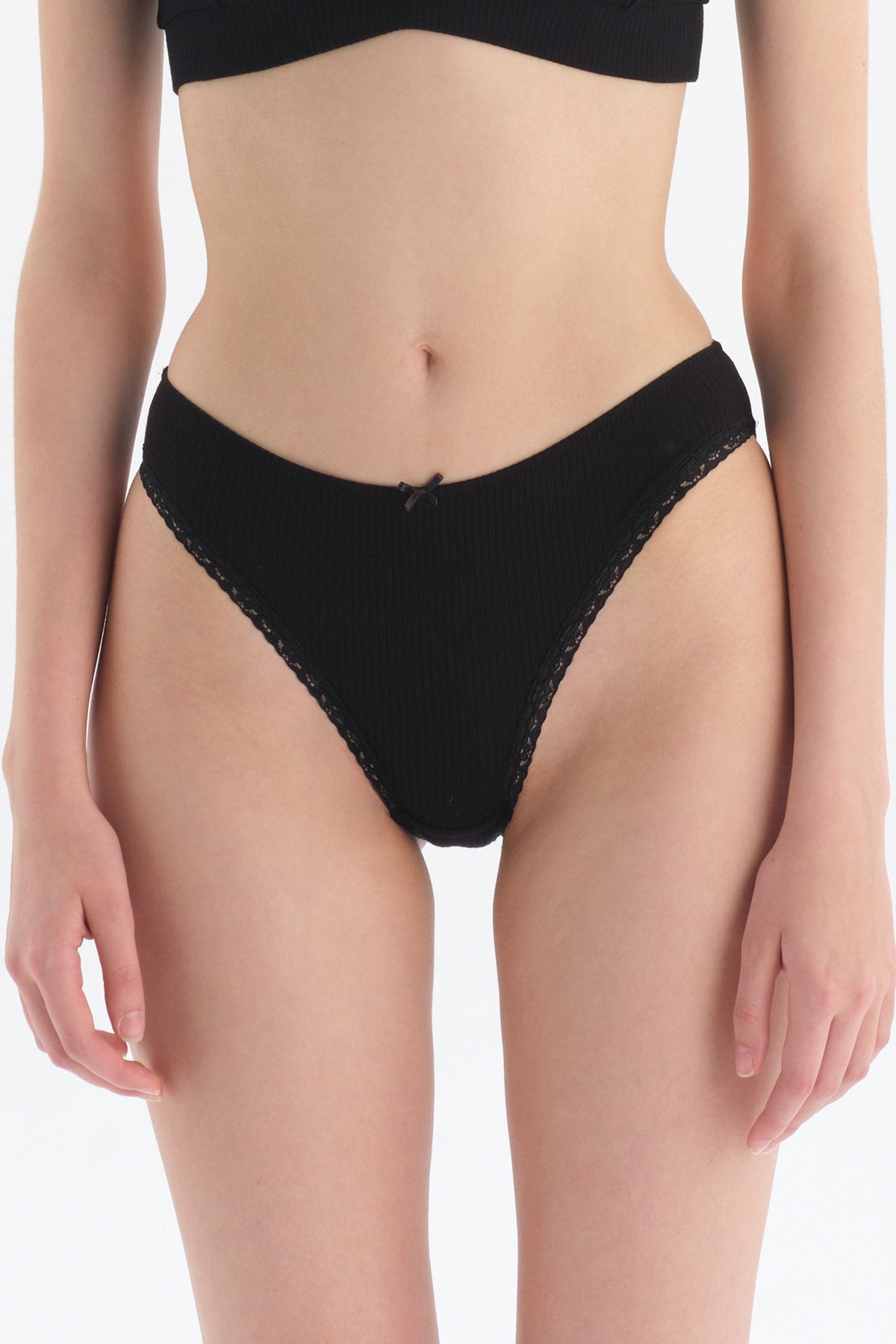 Siyah Dantel Detaylı Slıp