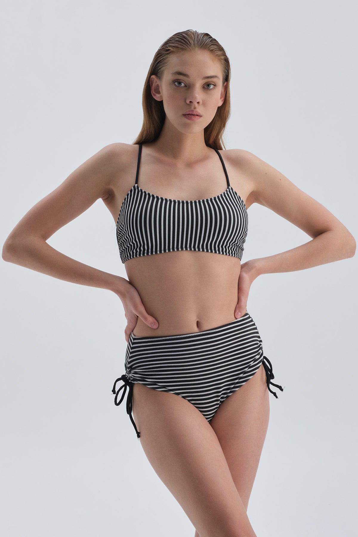 BLACK - WHITE BIKINI BOTTOM