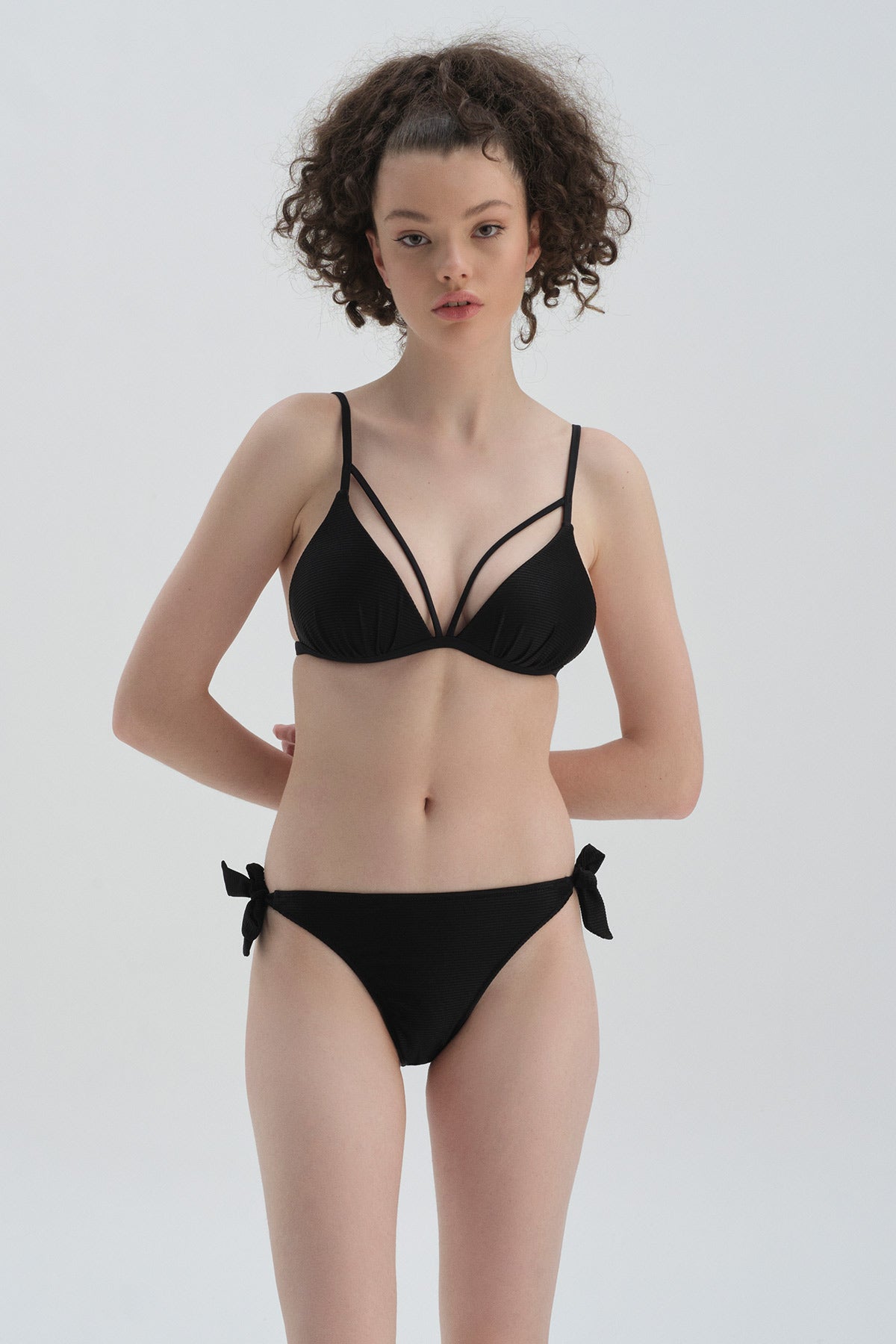 Siyah Bağcıklı Bikini Alt