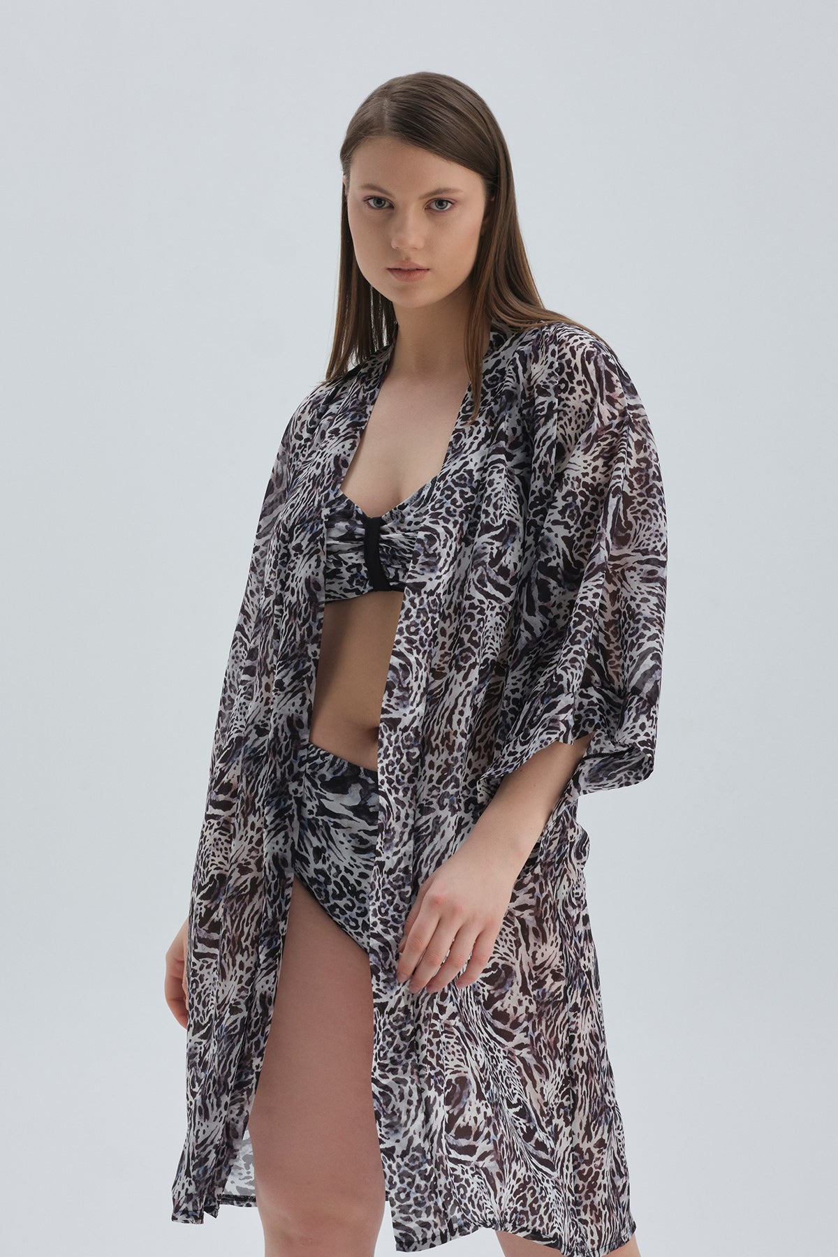 Siyah Beyaz Leopar Desenli Kimono