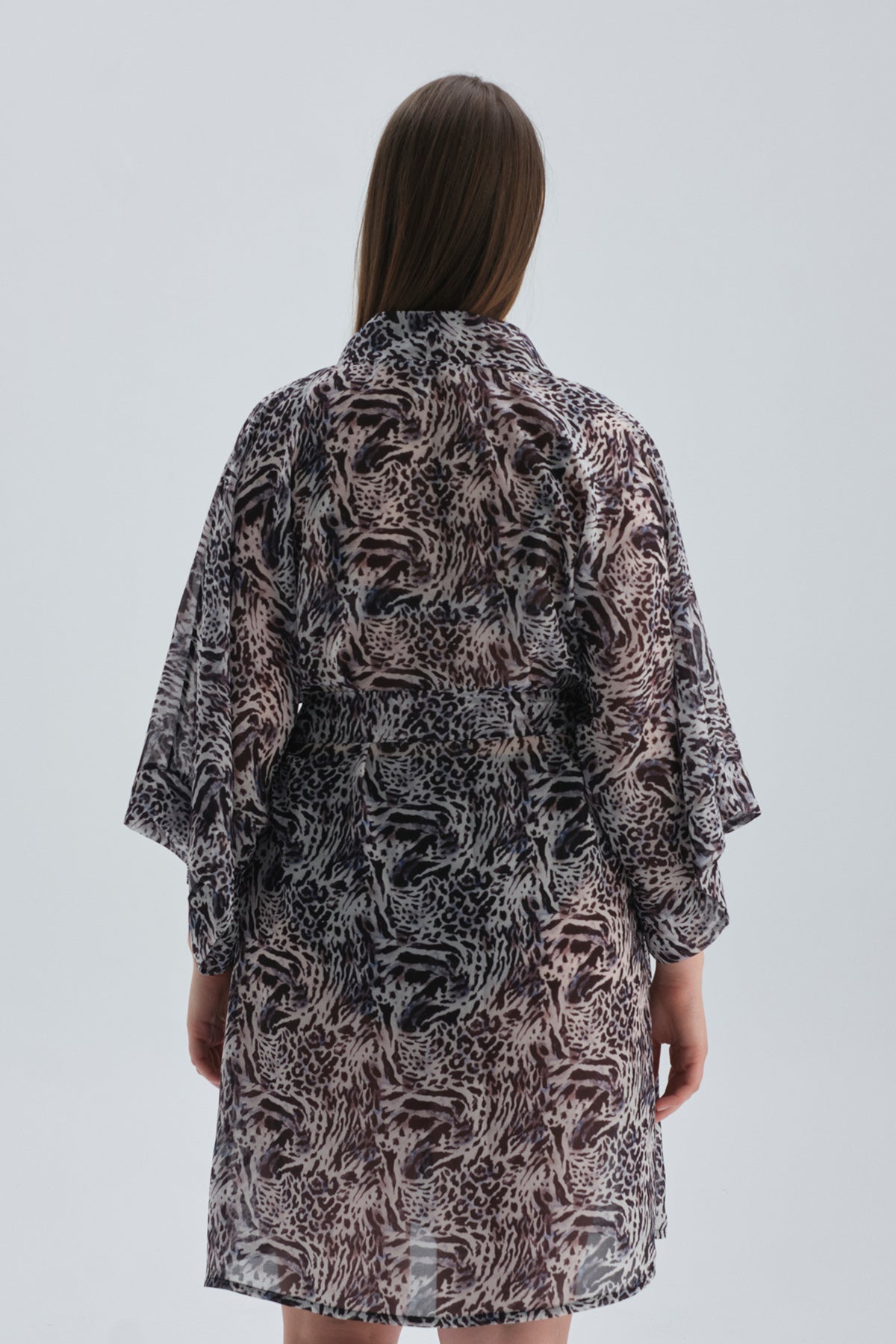 Siyah Beyaz Leopar Desenli Kimono