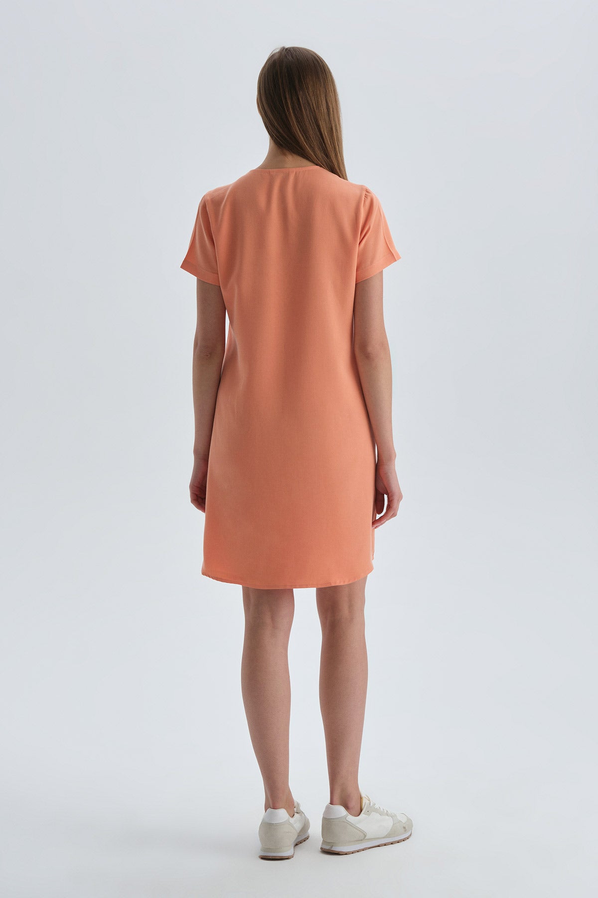 Turuncu V Yaka Elbise