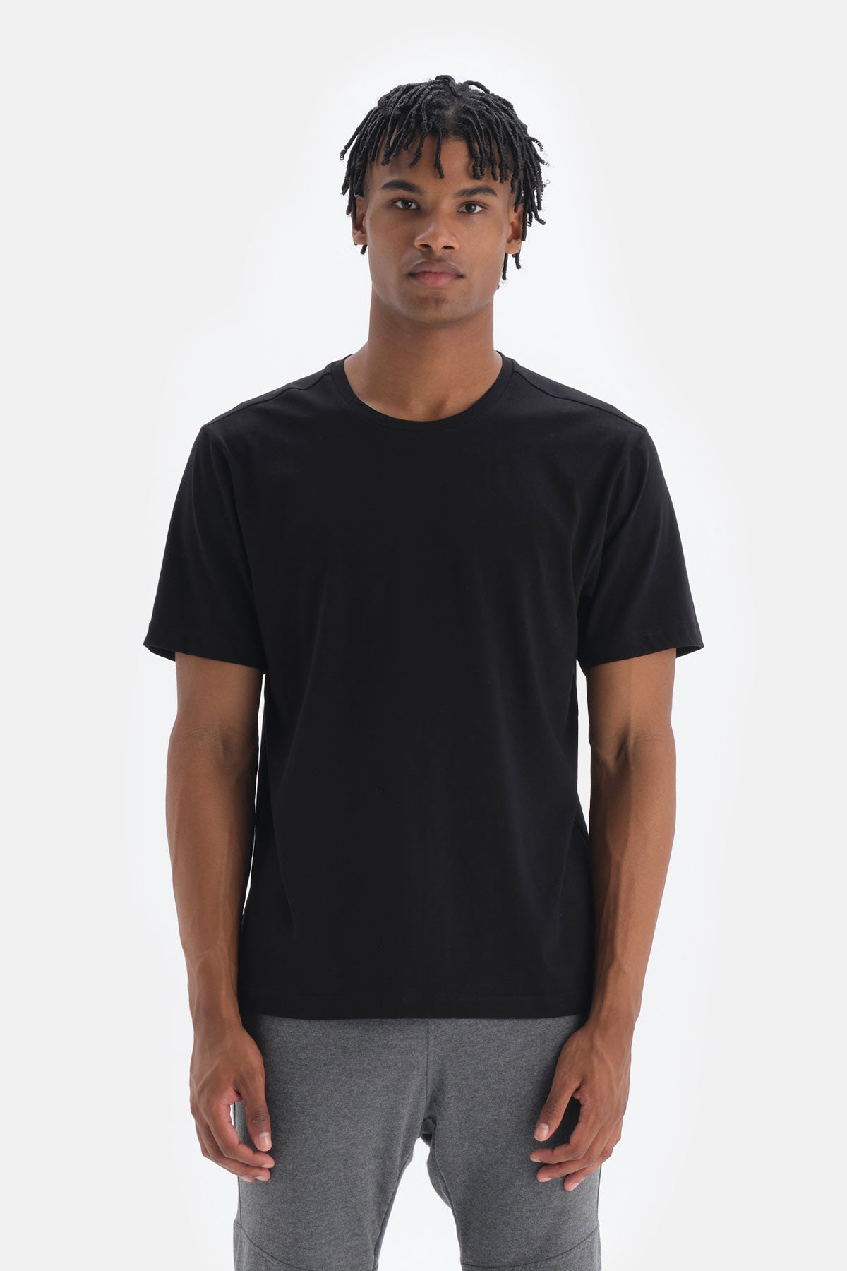 BLACK T-SHIRT