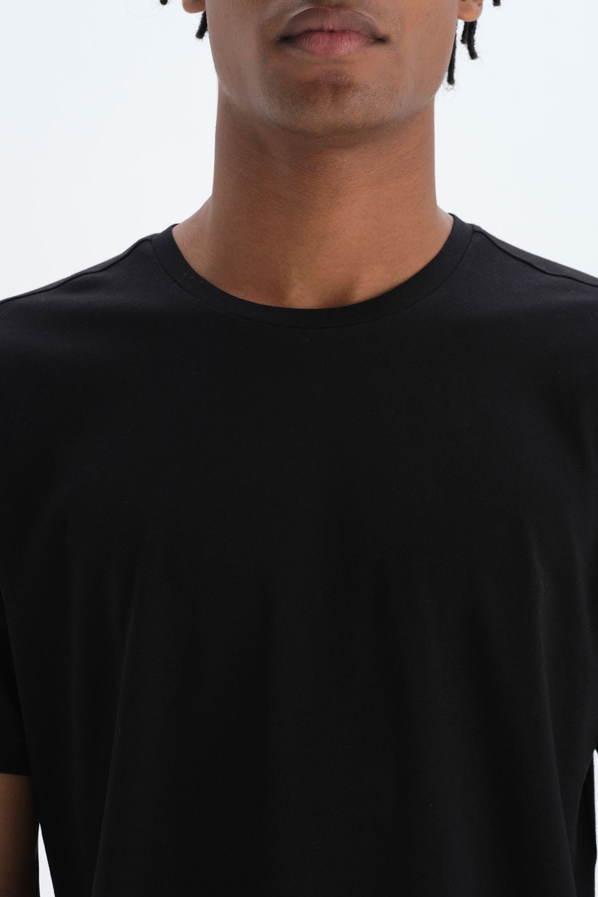 BLACK T-SHIRT