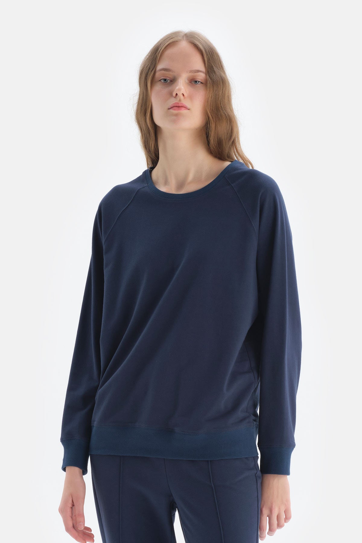 NAVY SWEATSHIRT