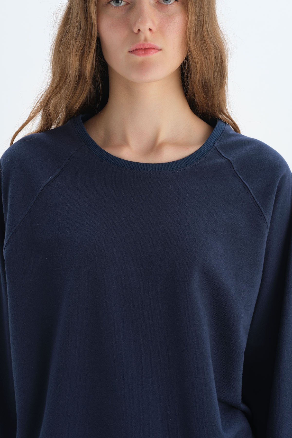 NAVY SWEATSHIRT