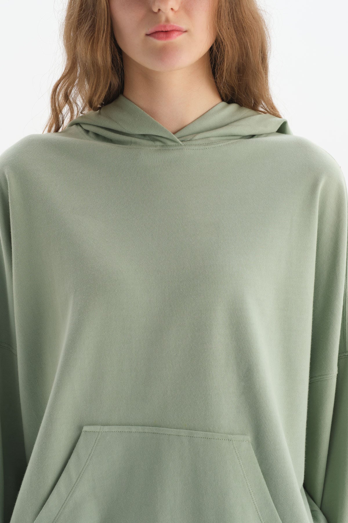 GREEN SWEATSHIRT
