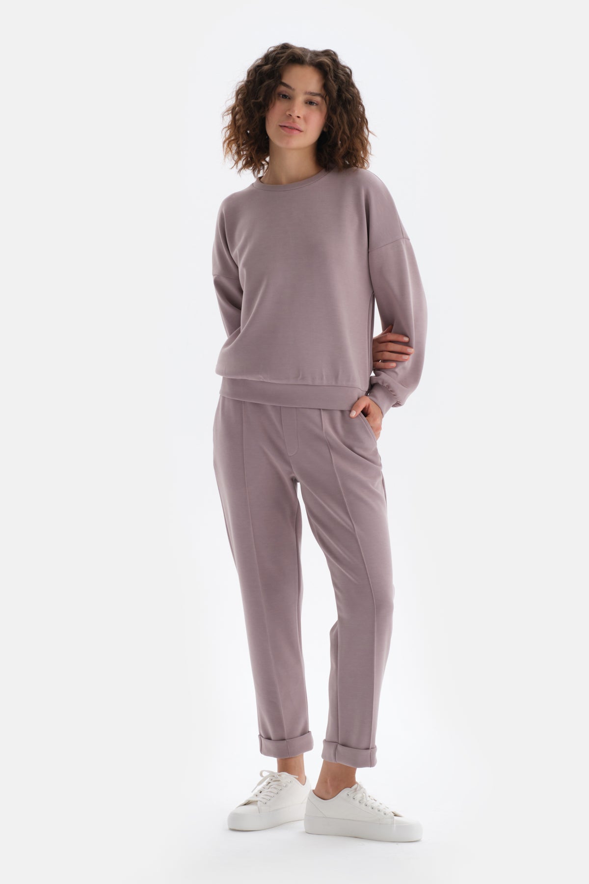 Light Lilac CREW-NECK LONG SLEEVE SWEATSHIRT